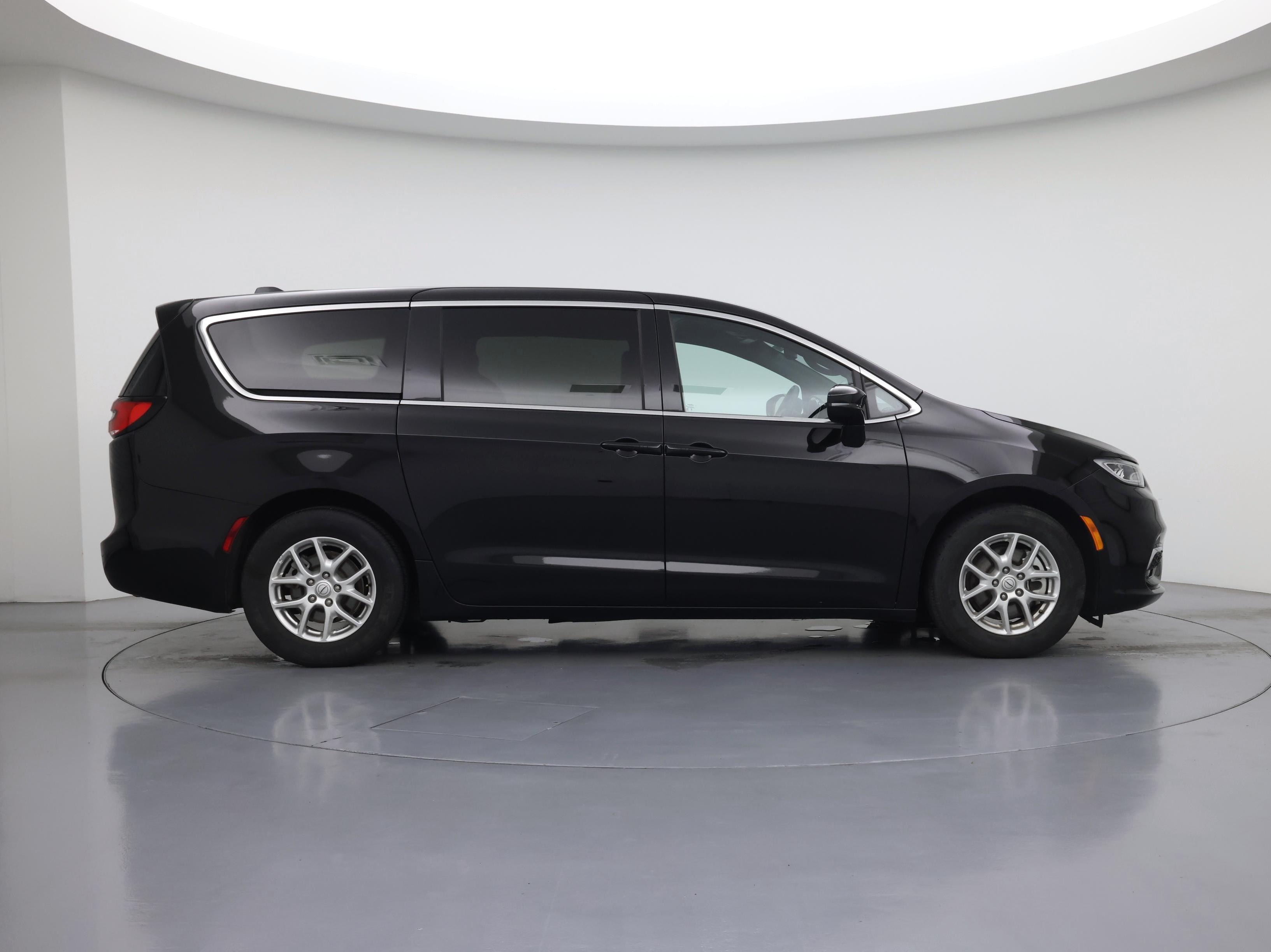 Thumbnail: 2025 Chrysler Pacifica - 7