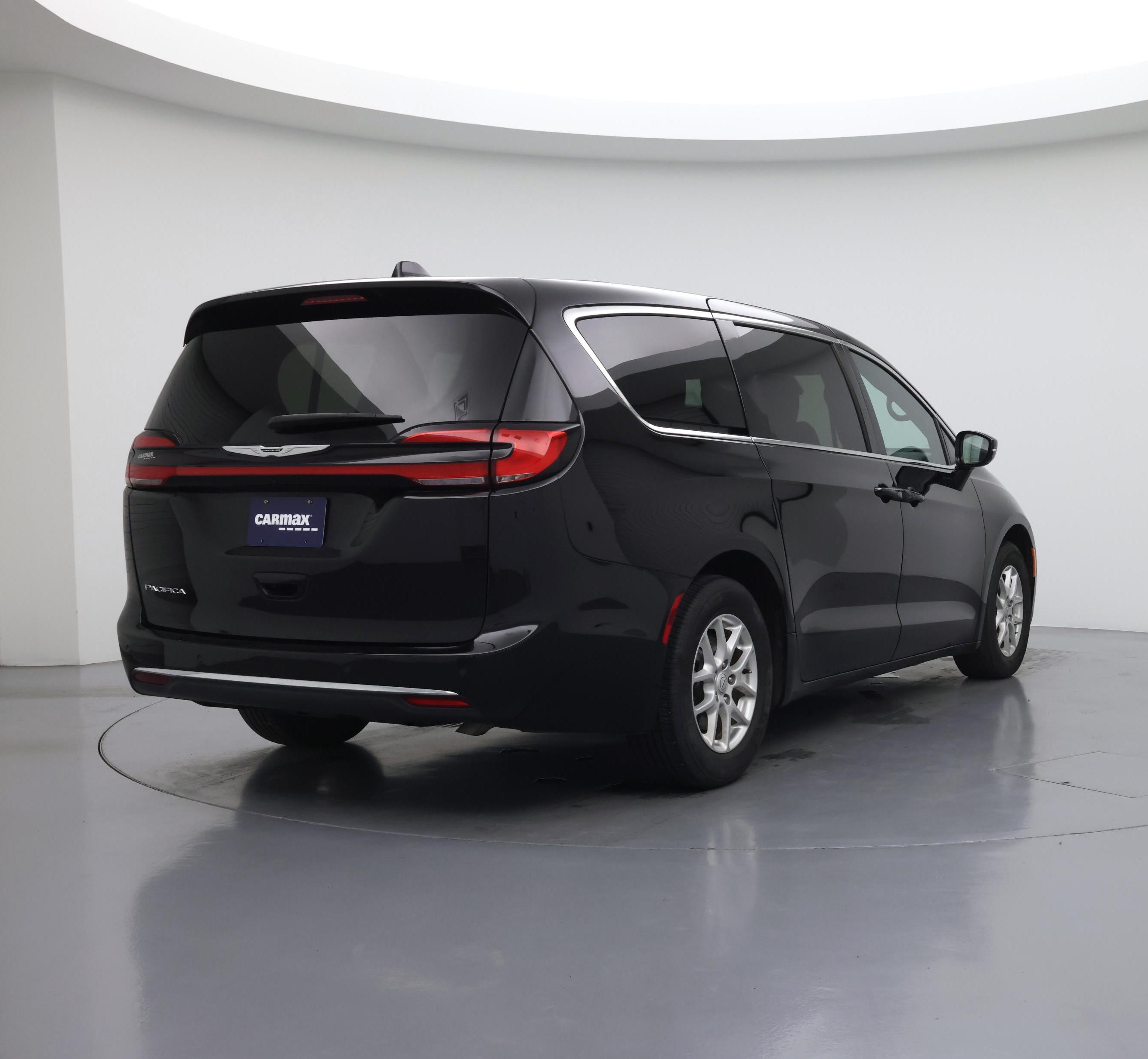 Thumbnail: 2025 Chrysler Pacifica - 8