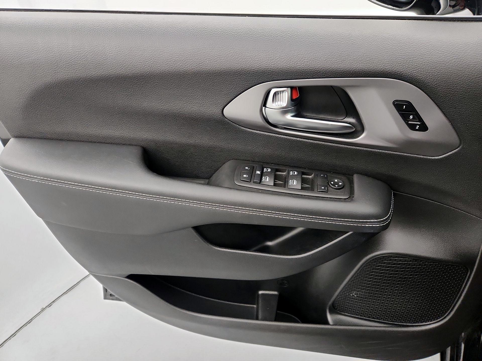 Thumbnail: 2025 Chrysler Pacifica - 12