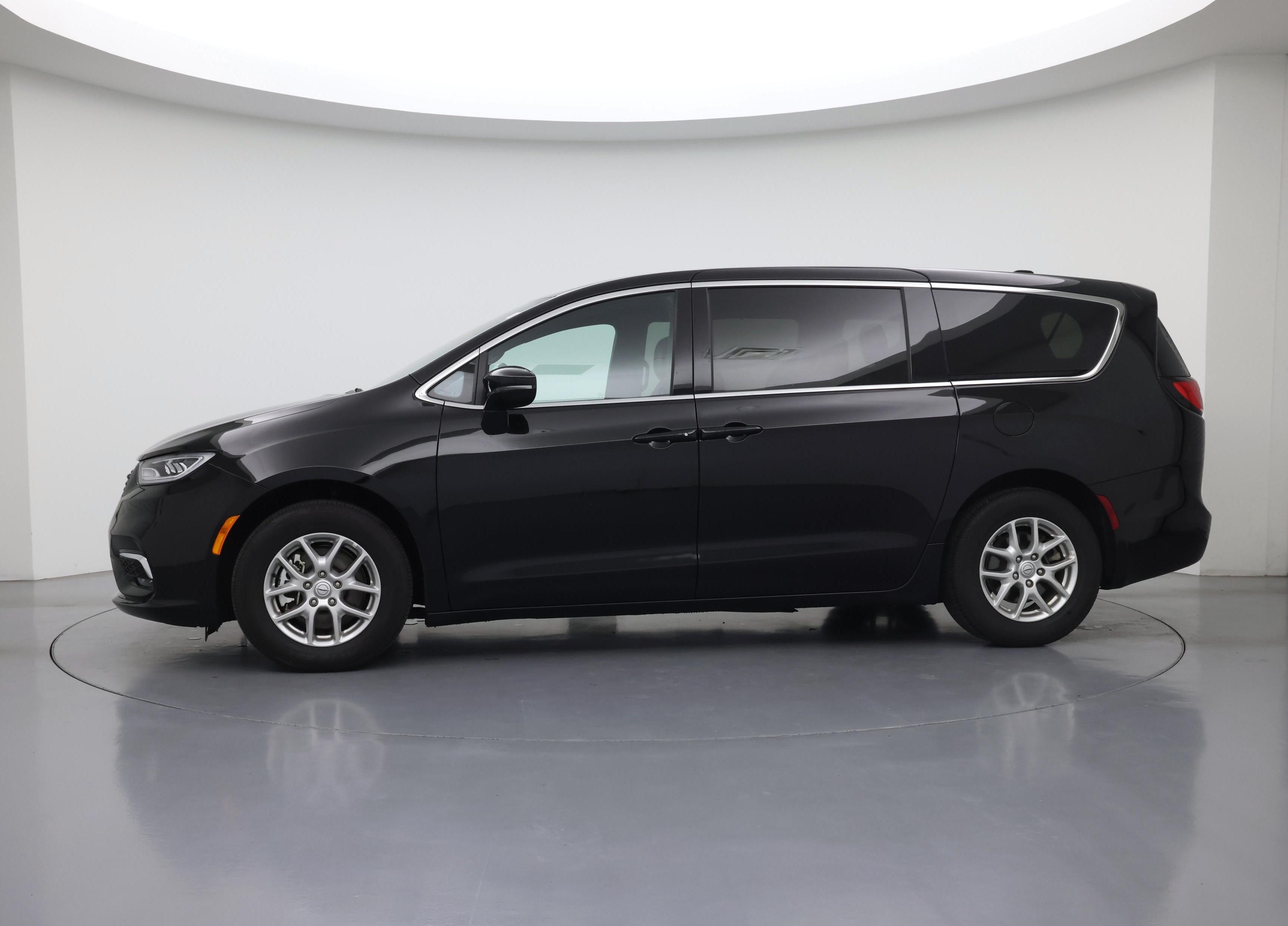 Thumbnail: 2025 Chrysler Pacifica - 3