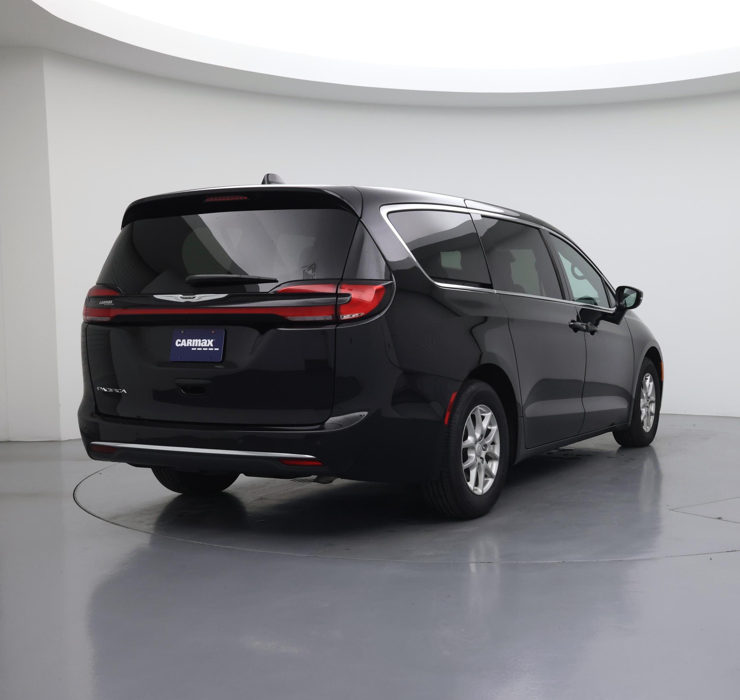 Thumbnail: 2025 Chrysler Pacifica - 8