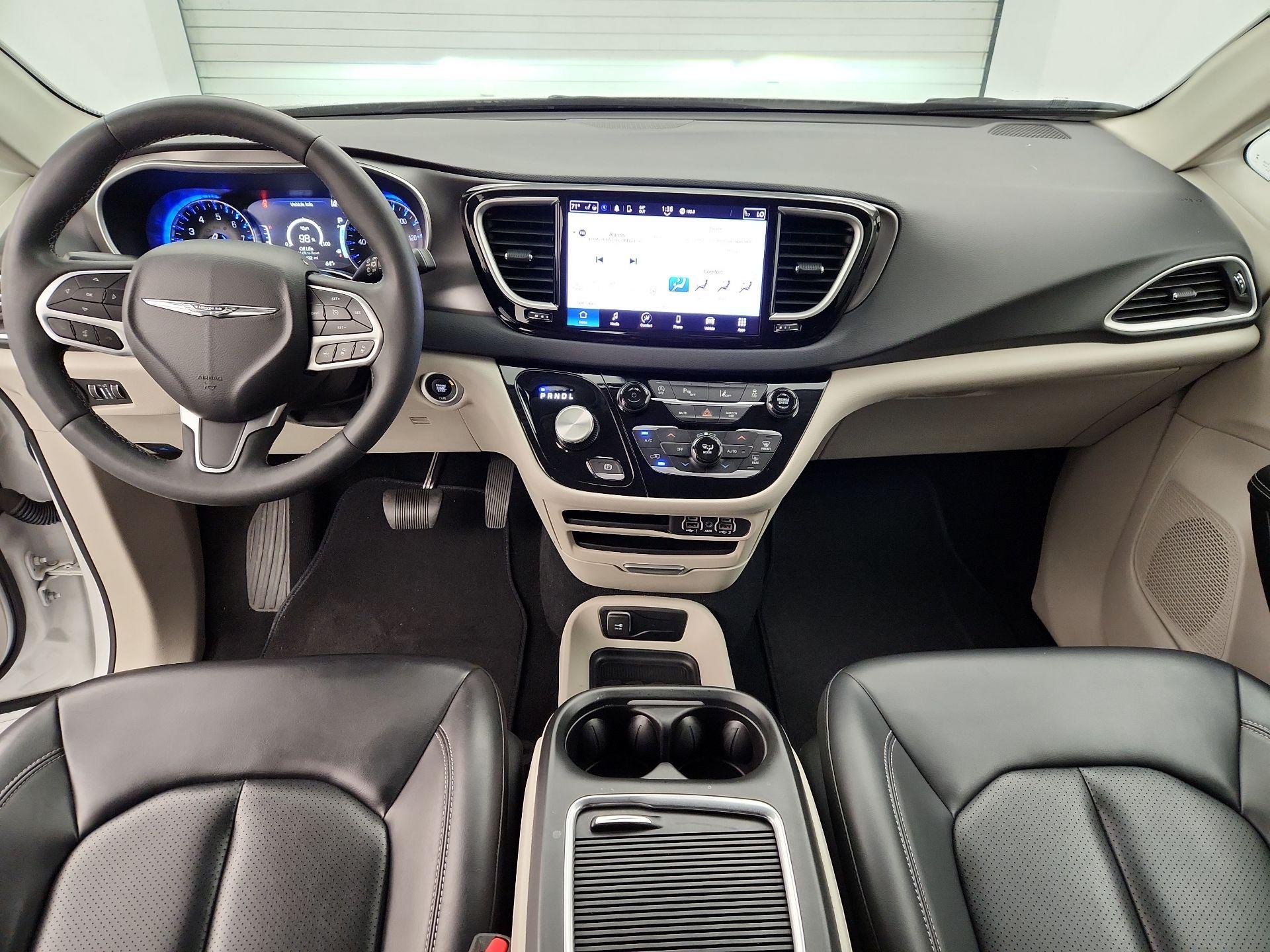 Thumbnail: 2023 Chrysler Pacifica - 9