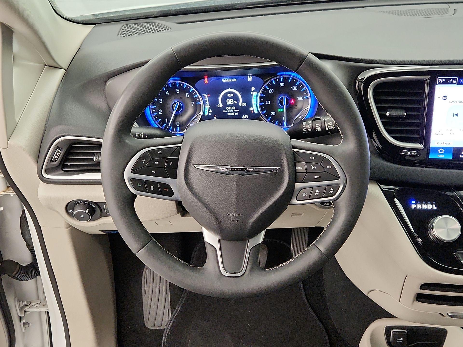 Thumbnail: 2023 Chrysler Pacifica - 10