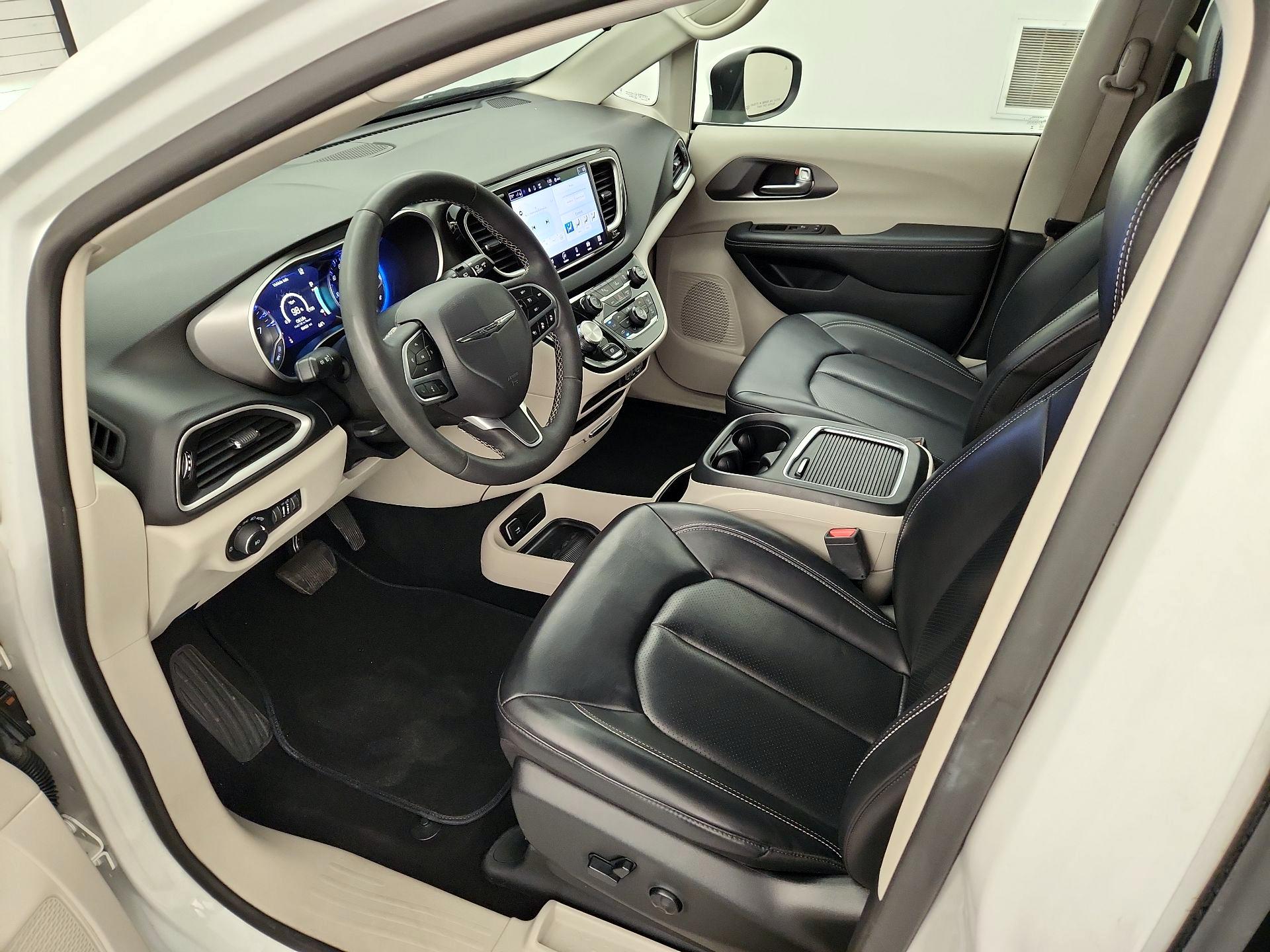 Thumbnail: 2023 Chrysler Pacifica - 11
