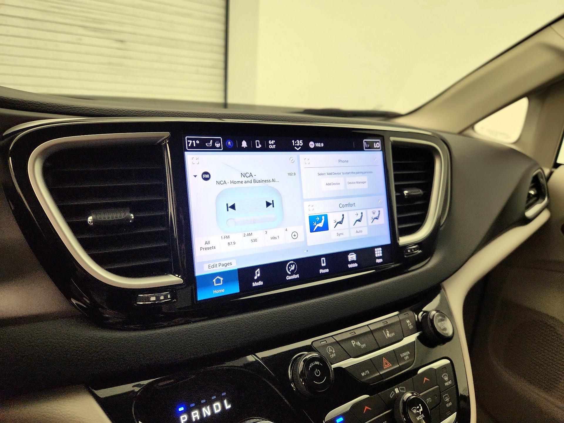 Thumbnail: 2023 Chrysler Pacifica - 15