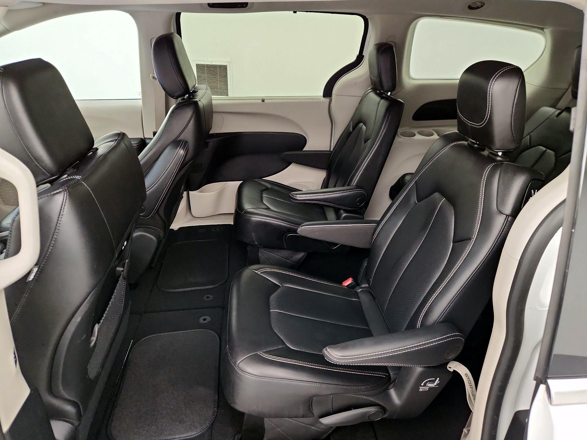 Thumbnail: 2023 Chrysler Pacifica - 19