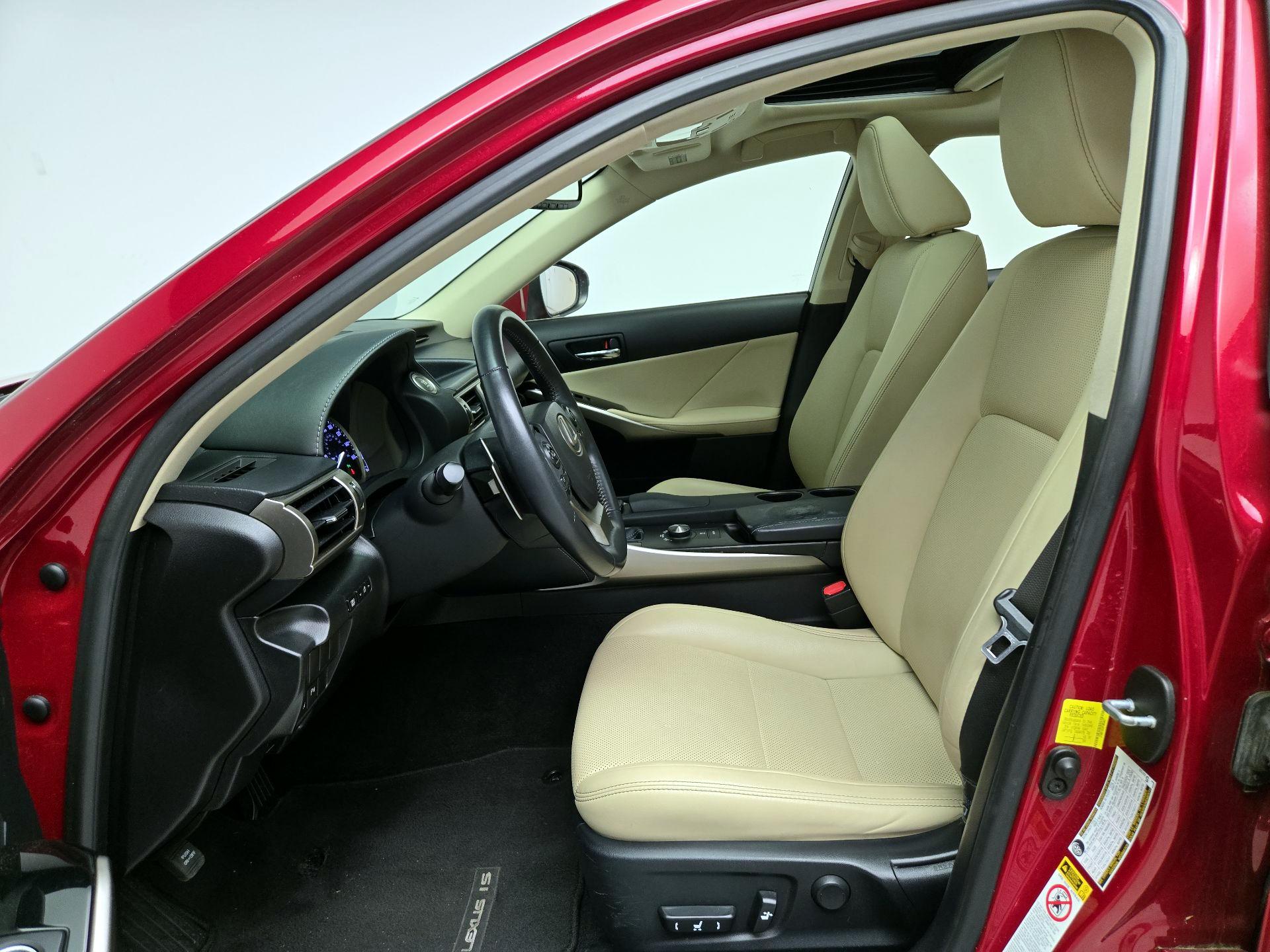 Thumbnail: 2015 Lexus IS - 11