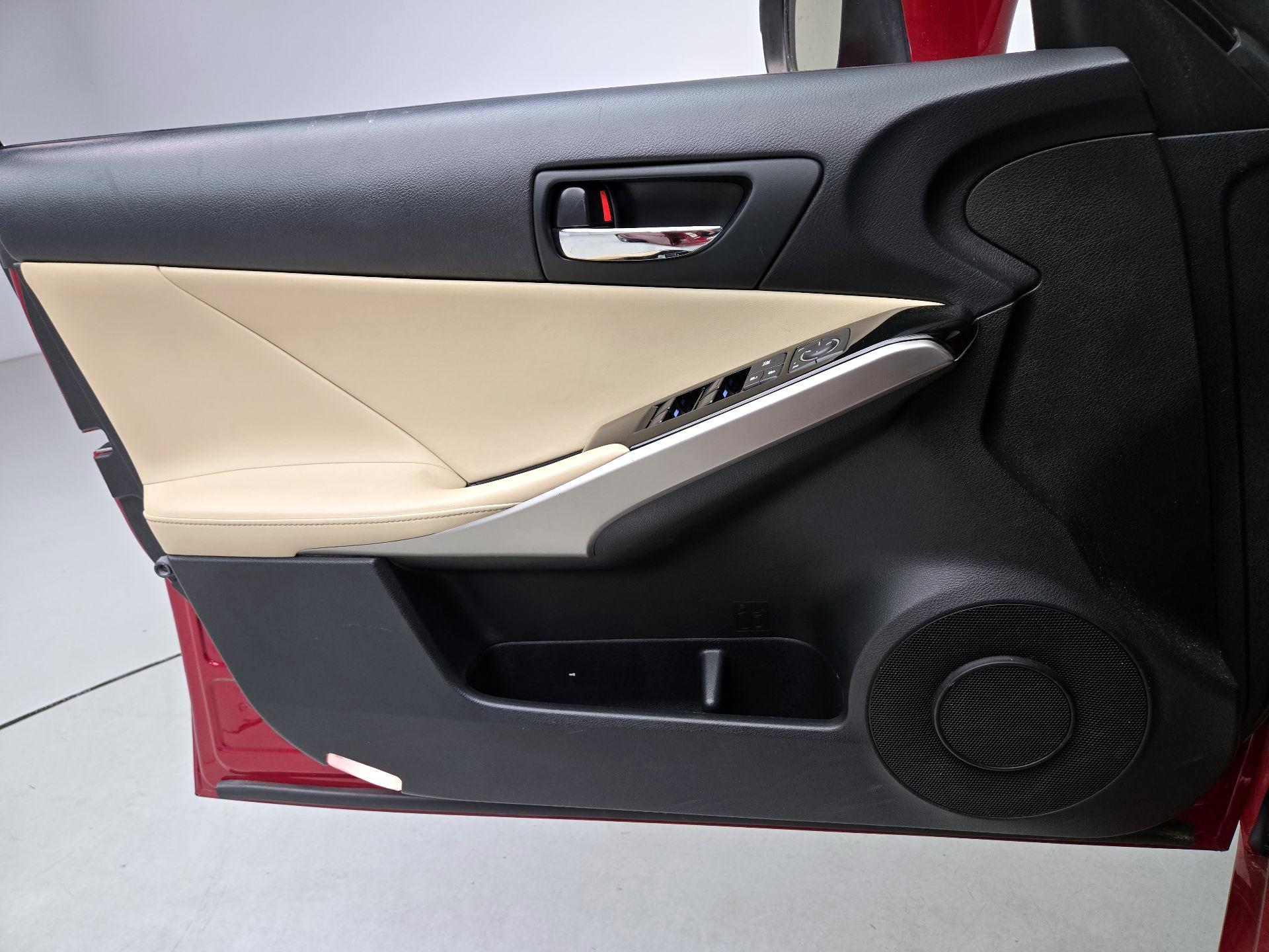 Thumbnail: 2015 Lexus IS - 12