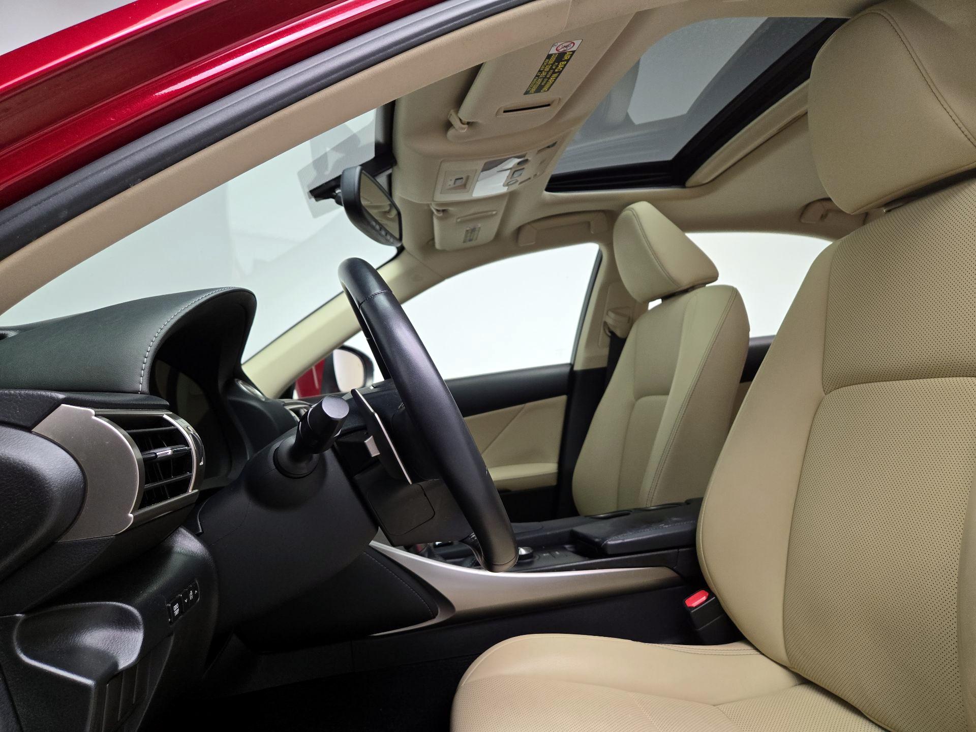 Thumbnail: 2015 Lexus IS - 20
