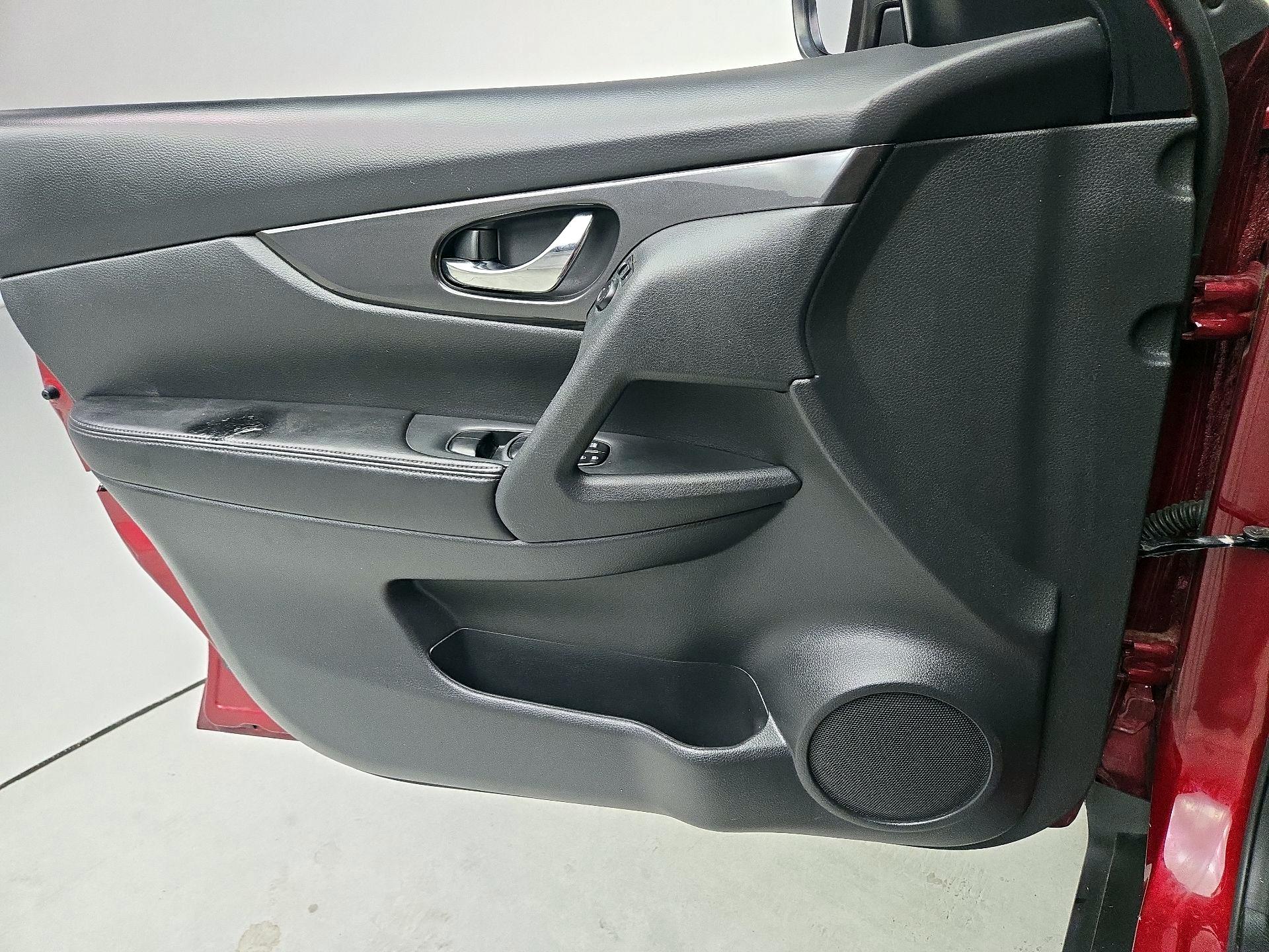 Thumbnail: 2020 Nissan Rogue - 12