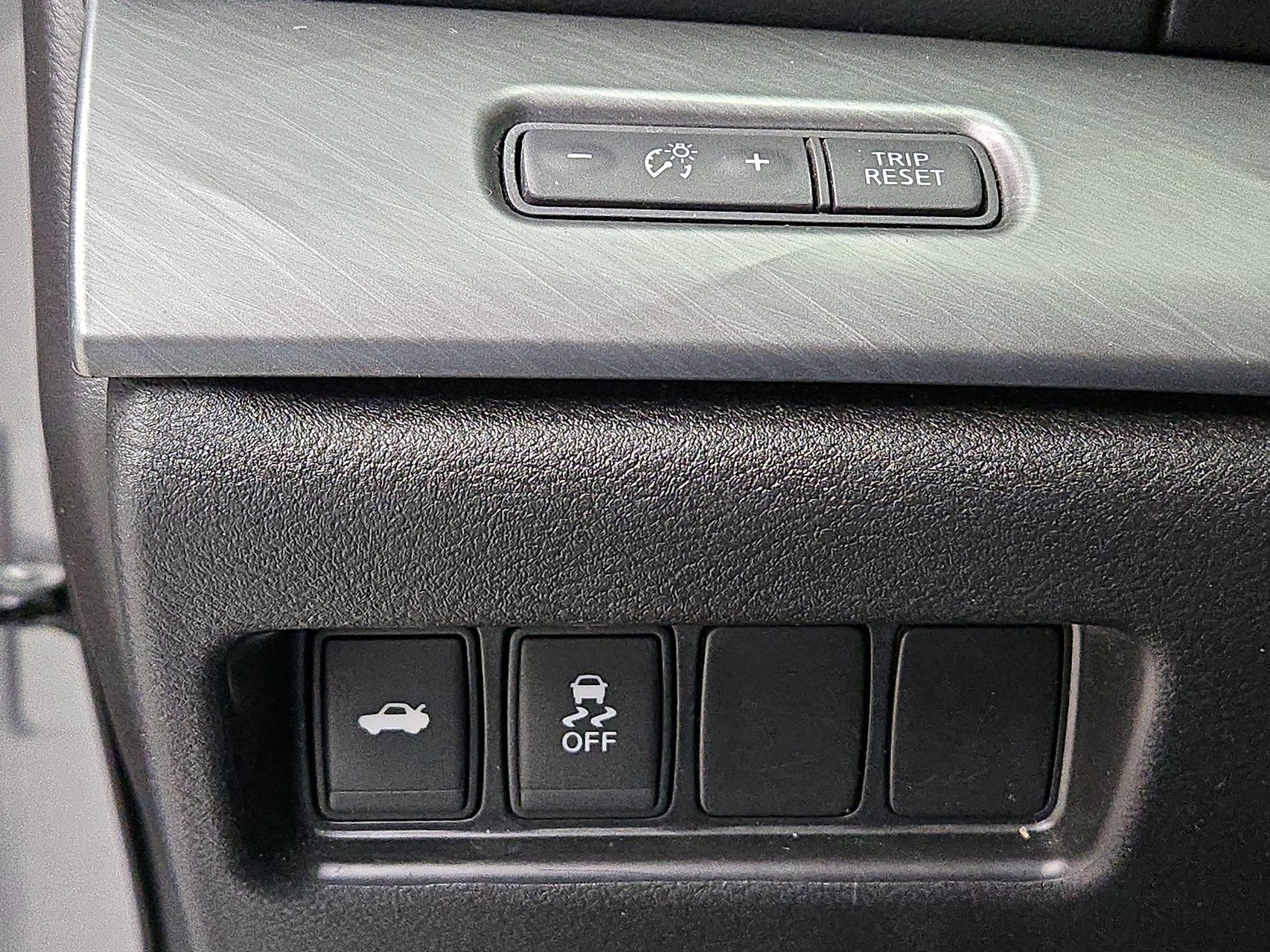 Thumbnail: 2016 Nissan Maxima - 13