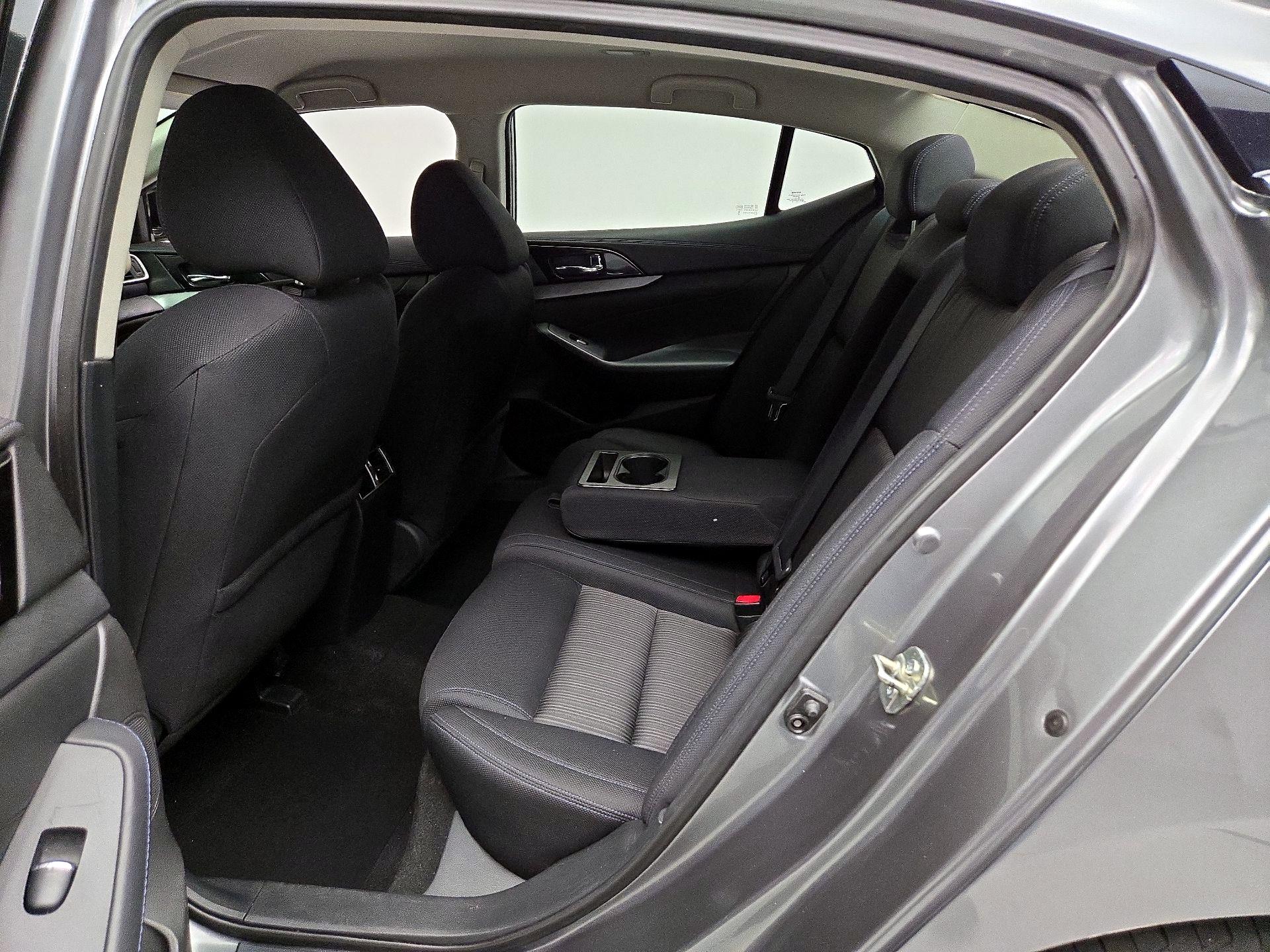 Thumbnail: 2016 Nissan Maxima - 20