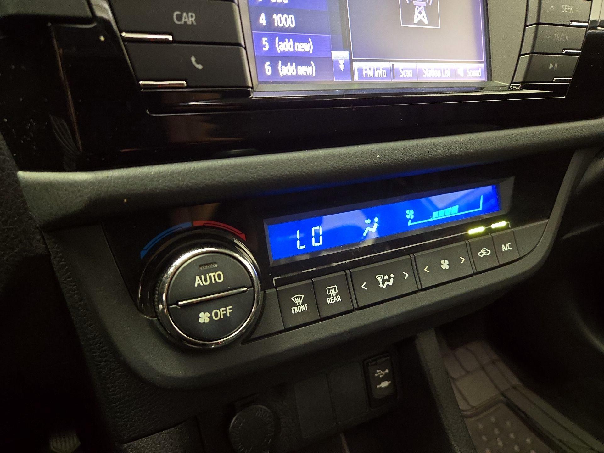 Thumbnail: 2016 Toyota Corolla - 16