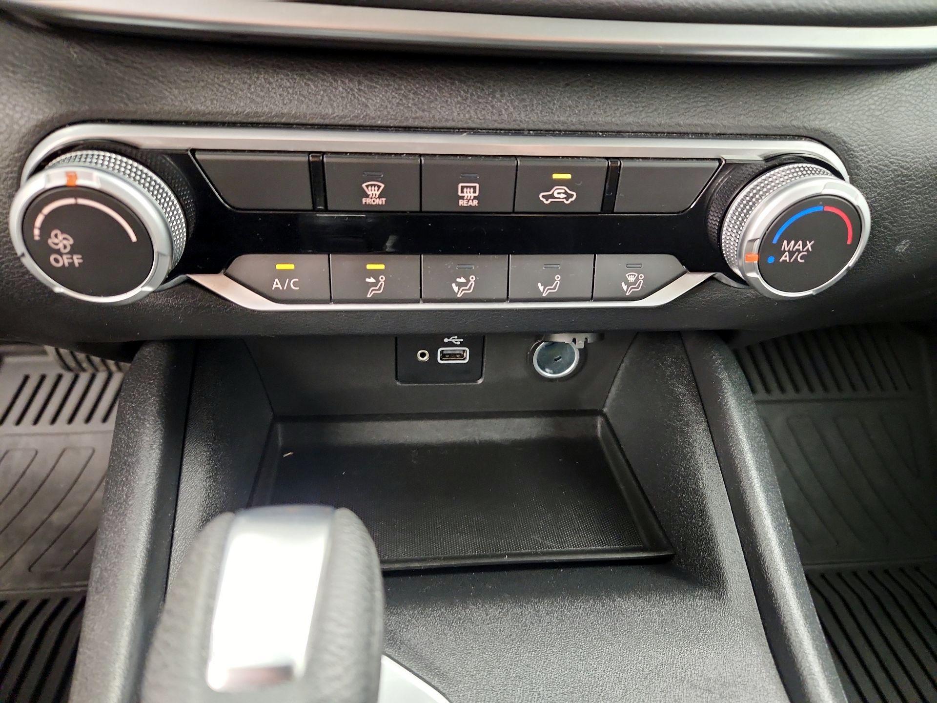 Thumbnail: 2021 Nissan Altima - 16