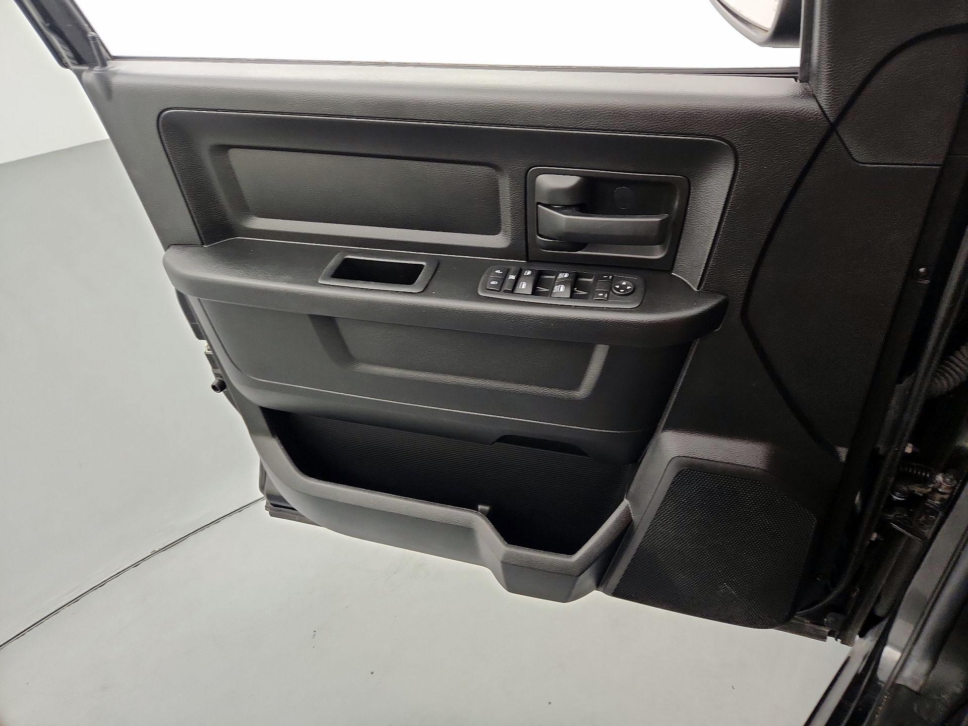 Thumbnail: 2020 RAM 1500 Classic - 12