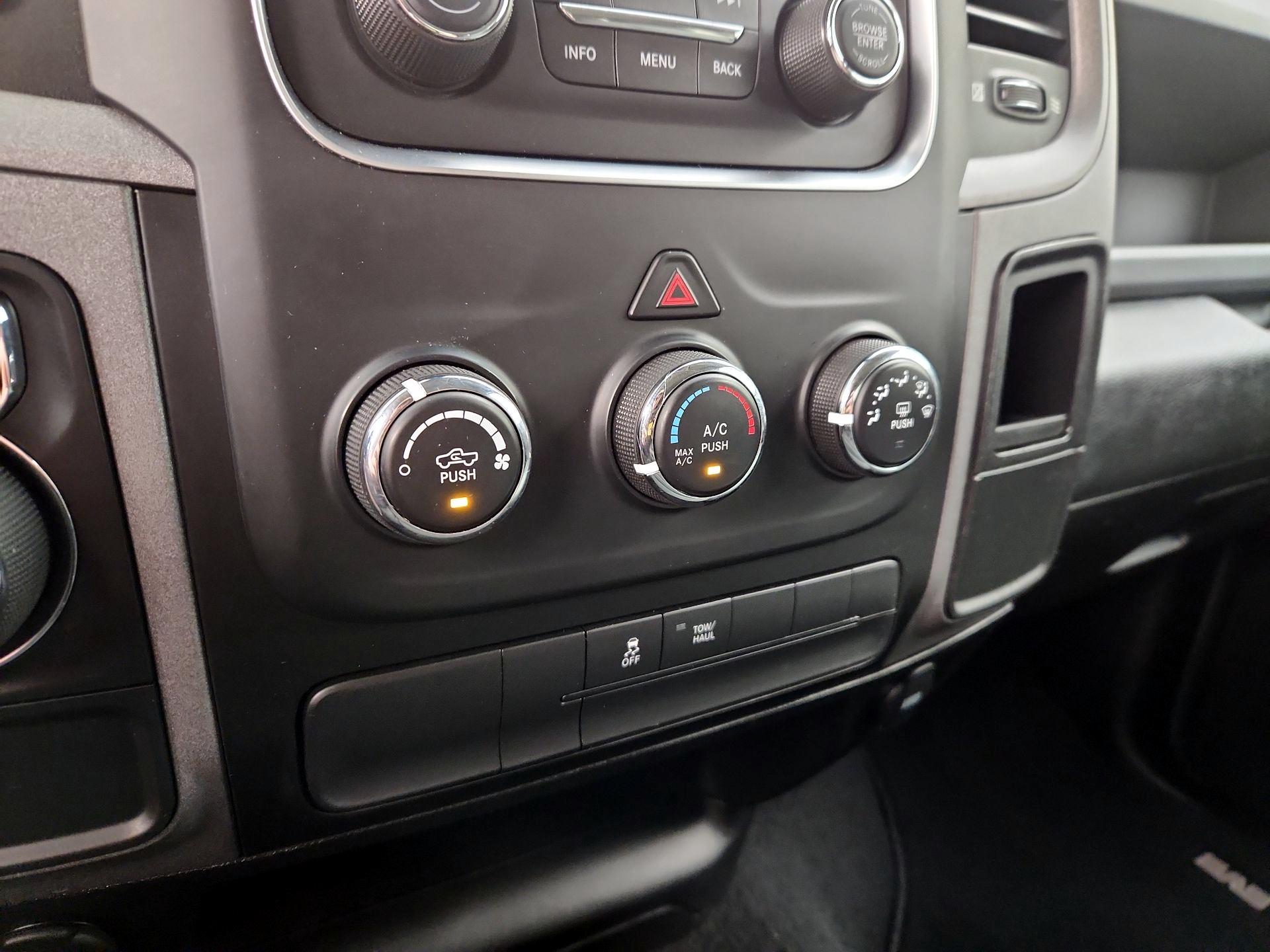 Thumbnail: 2020 RAM 1500 Classic - 16