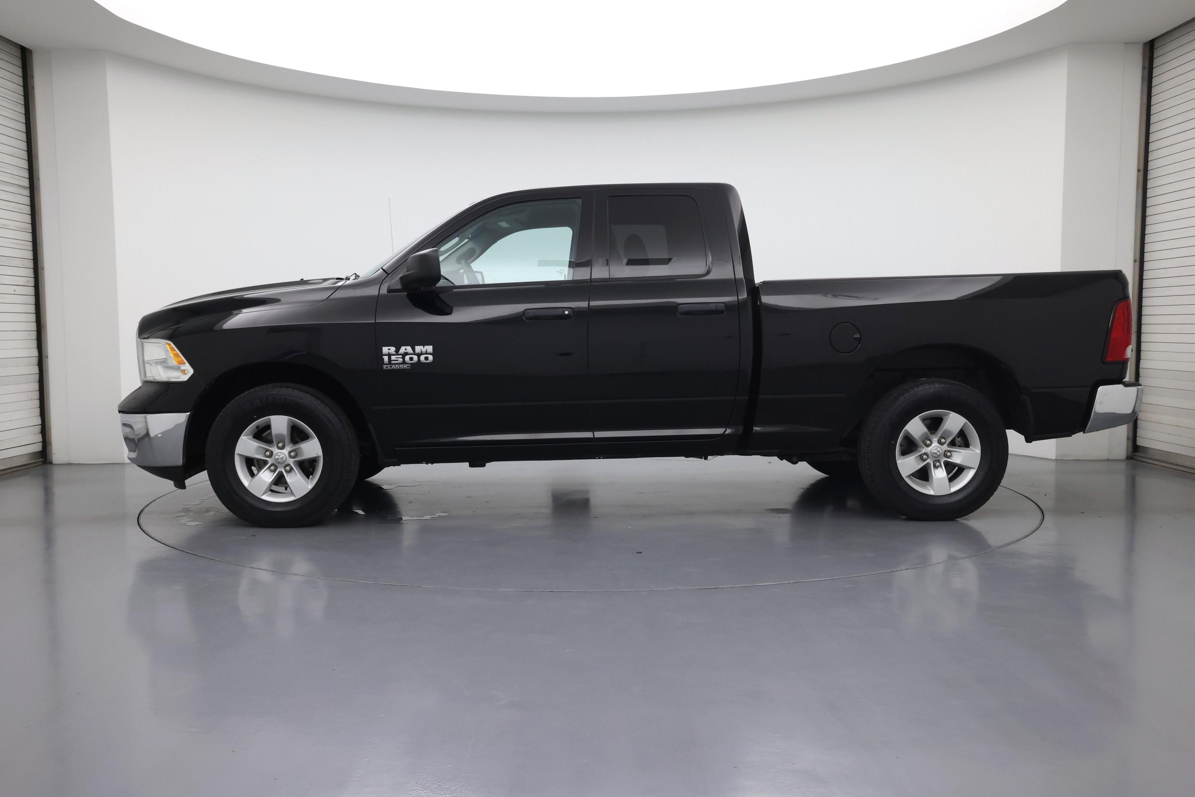 Thumbnail: 2020 RAM 1500 Classic - 3