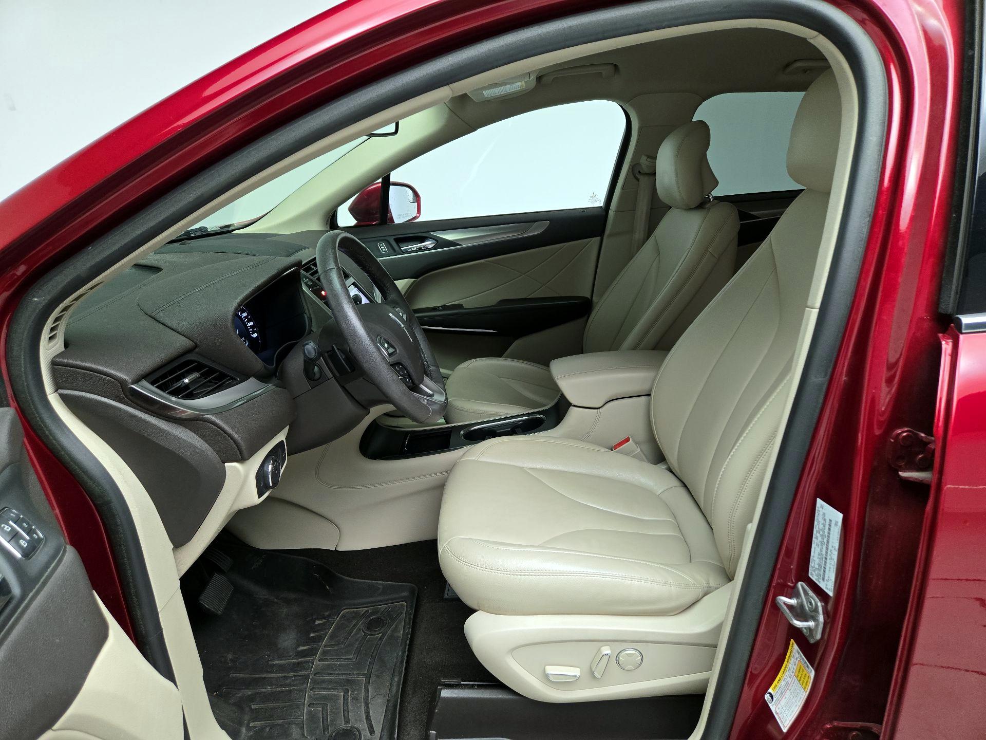 Thumbnail: 2019 Lincoln MKC - 11