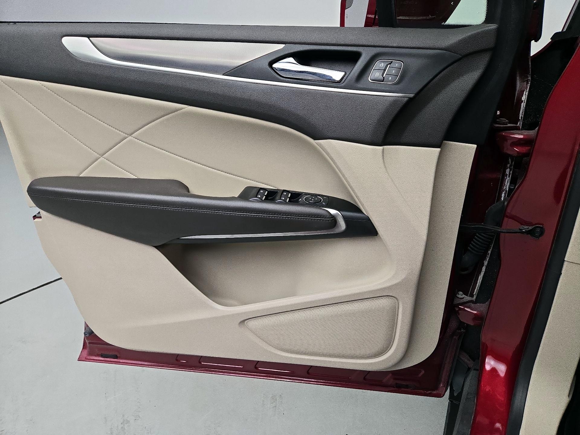 Thumbnail: 2019 Lincoln MKC - 12