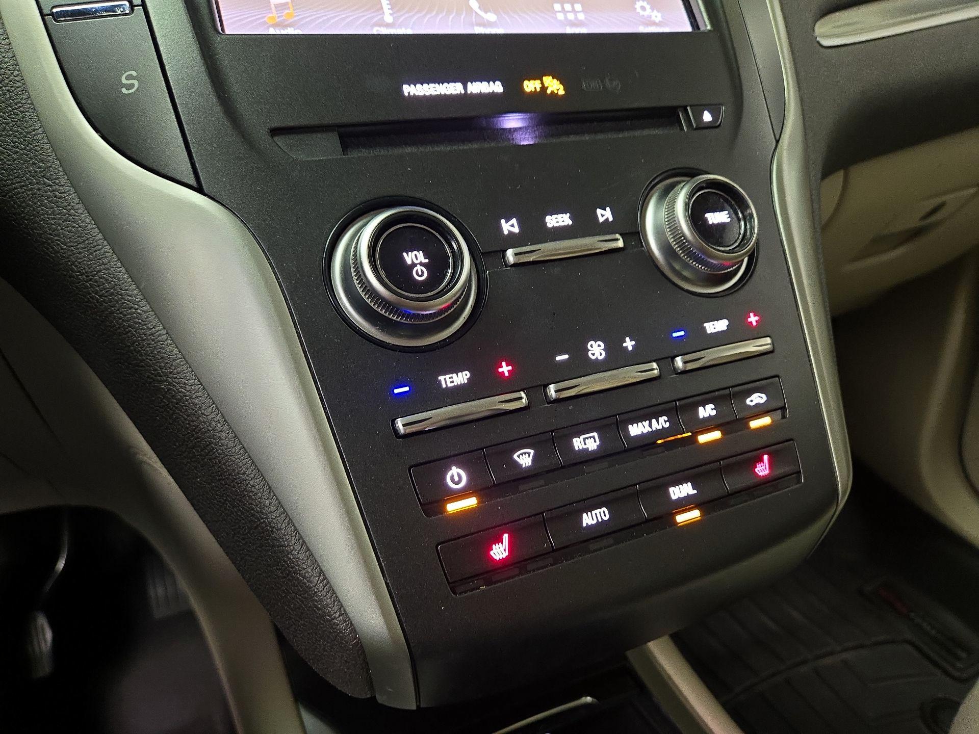 Thumbnail: 2019 Lincoln MKC - 16