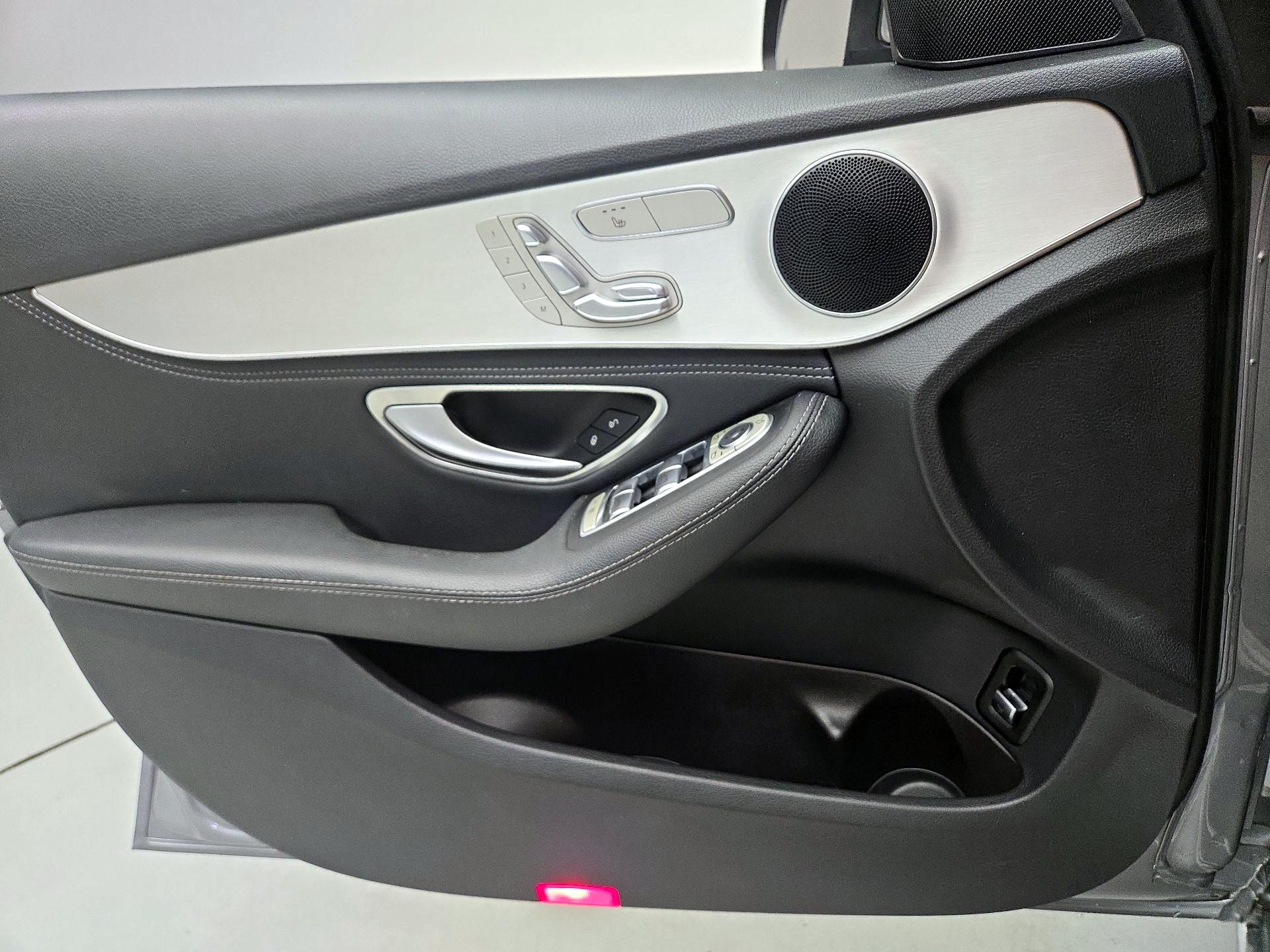 Thumbnail: 2015 Mercedes-Benz C-Class - 12