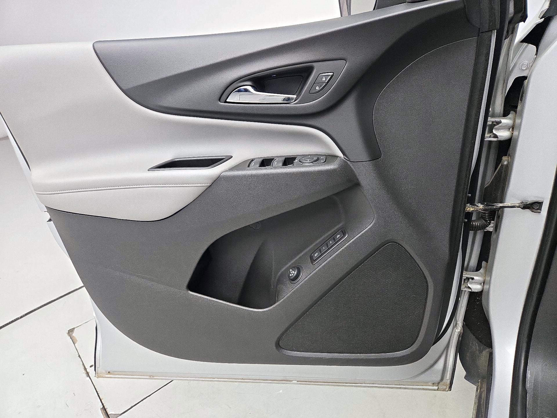 Thumbnail: 2018 Chevrolet Equinox - 12