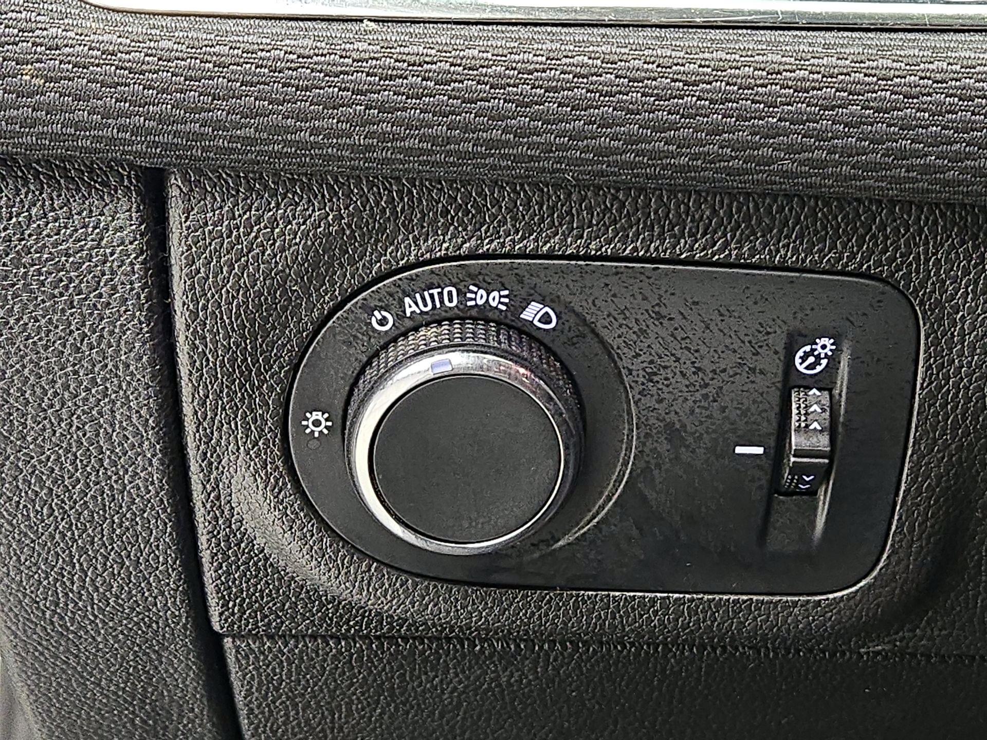 Thumbnail: 2018 Chevrolet Cruze - 13