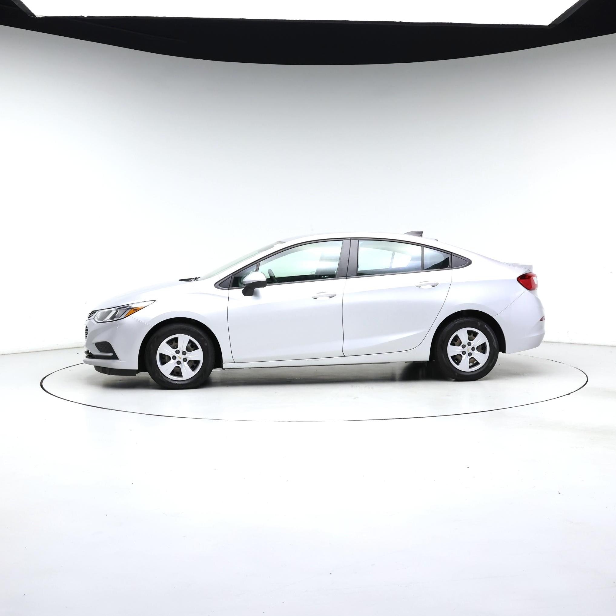 Thumbnail: 2018 Chevrolet Cruze - 3