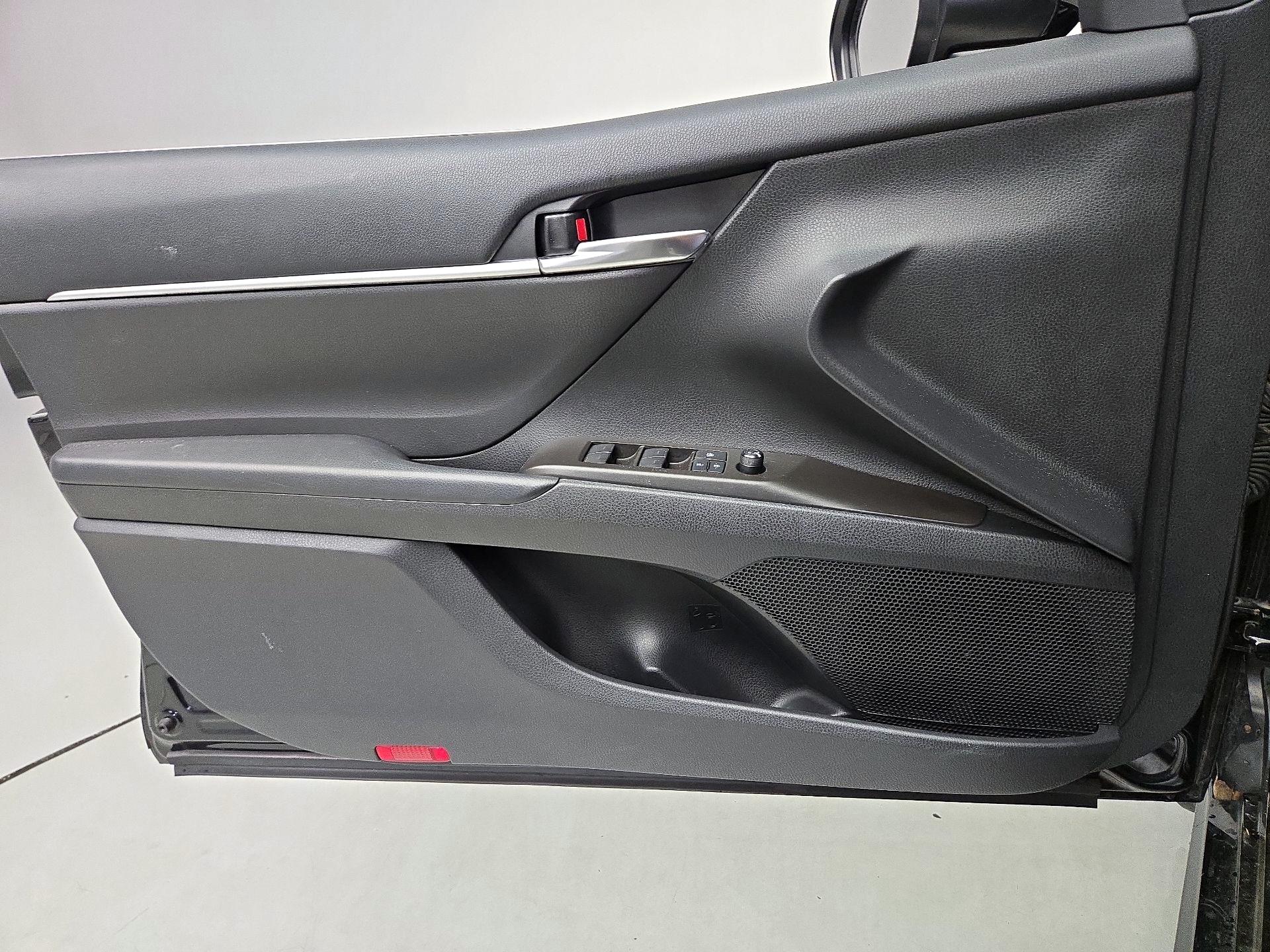 Thumbnail: 2022 Toyota Camry - 12