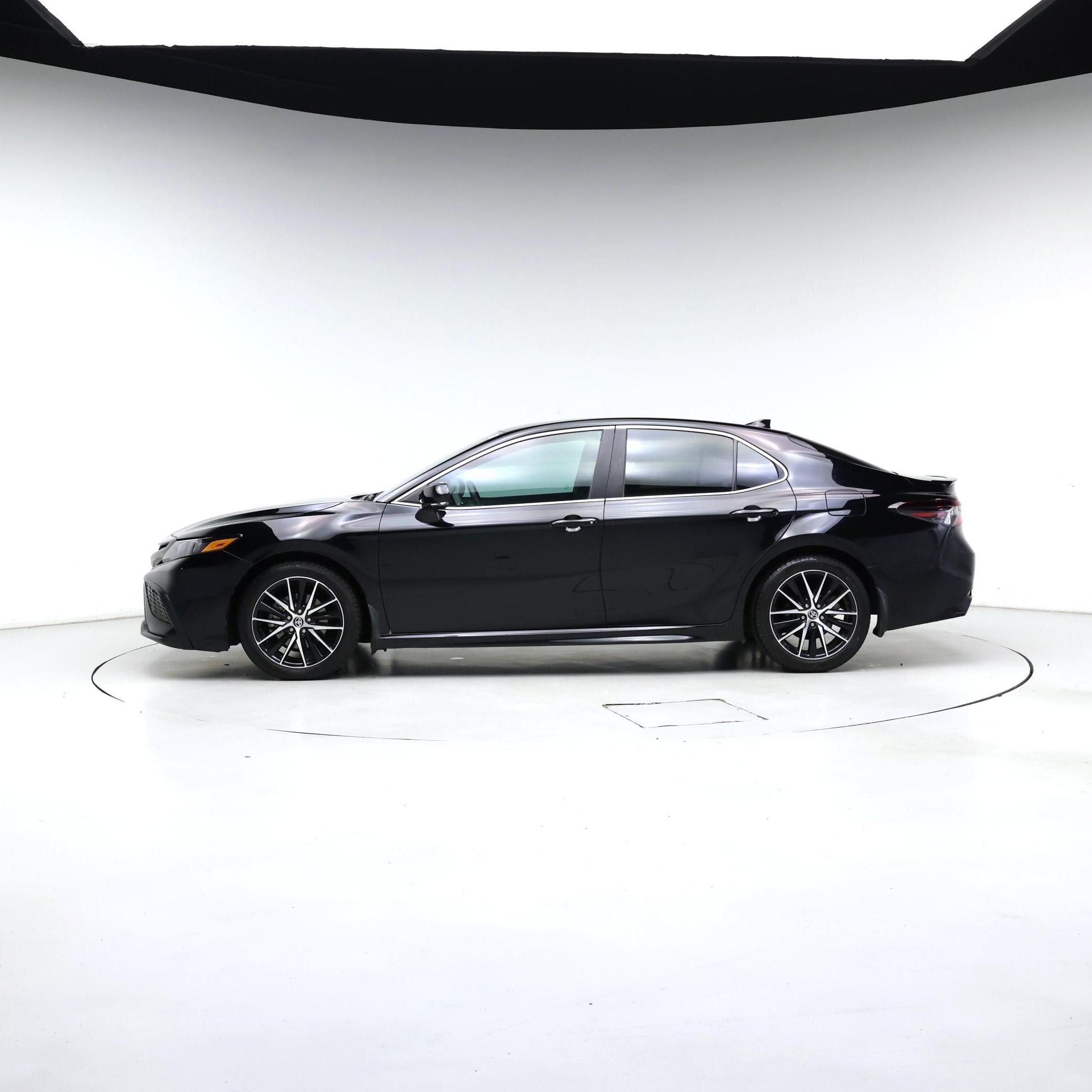 Thumbnail: 2022 Toyota Camry - 3