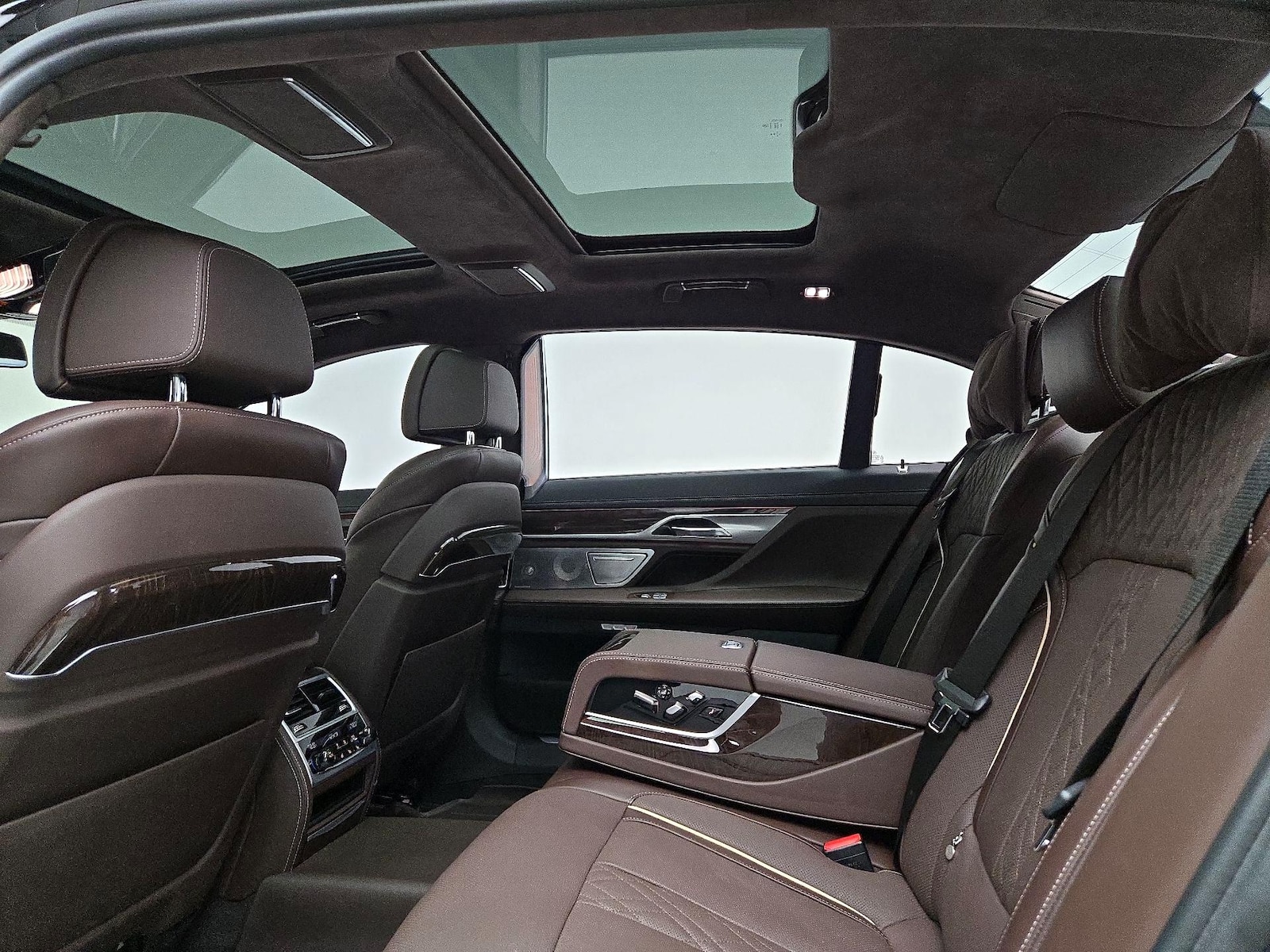 2018 BMW 7 Series M760i - Photo 25