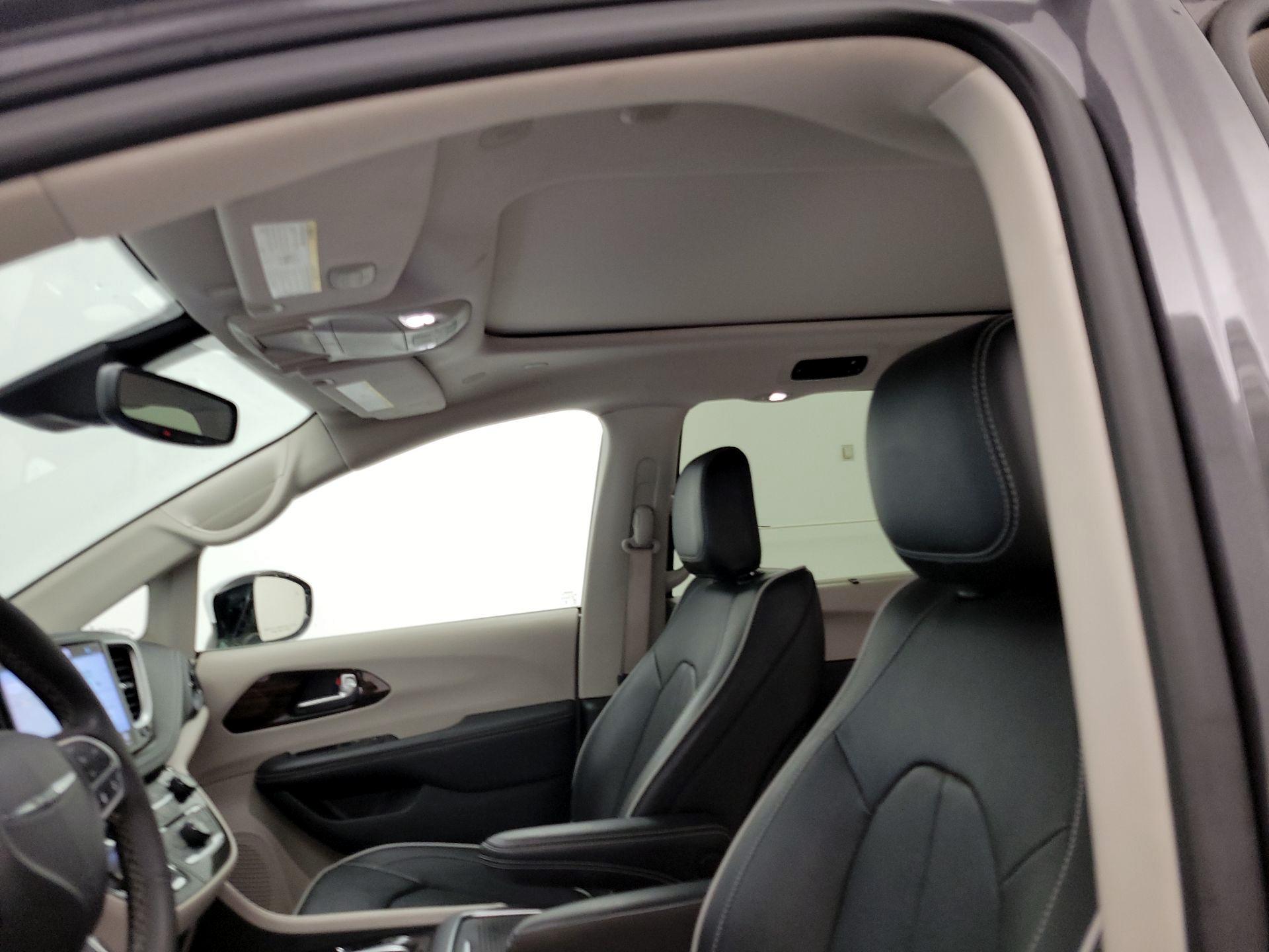 Thumbnail: 2023 Chrysler Pacifica - 20