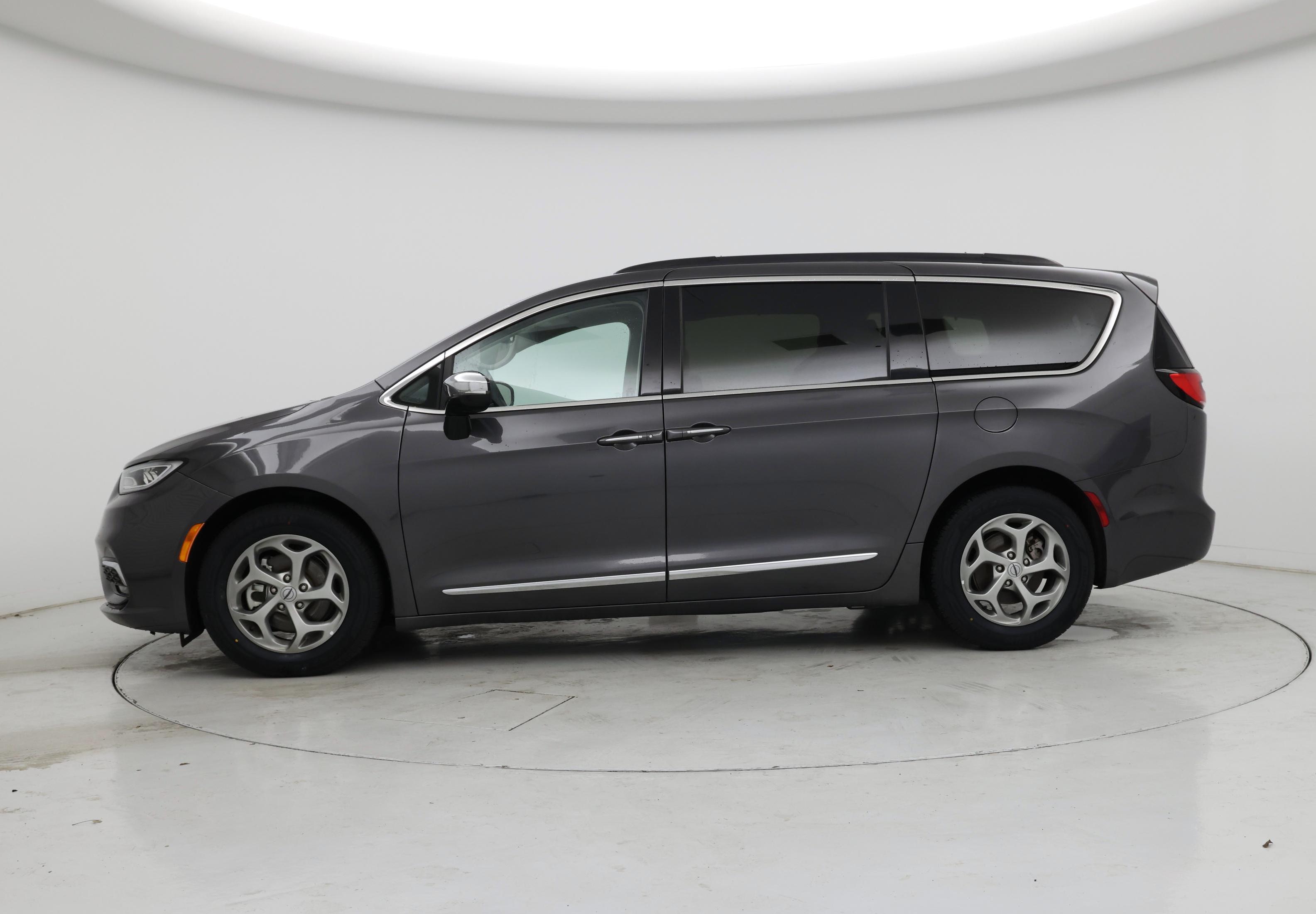 Thumbnail: 2023 Chrysler Pacifica - 3