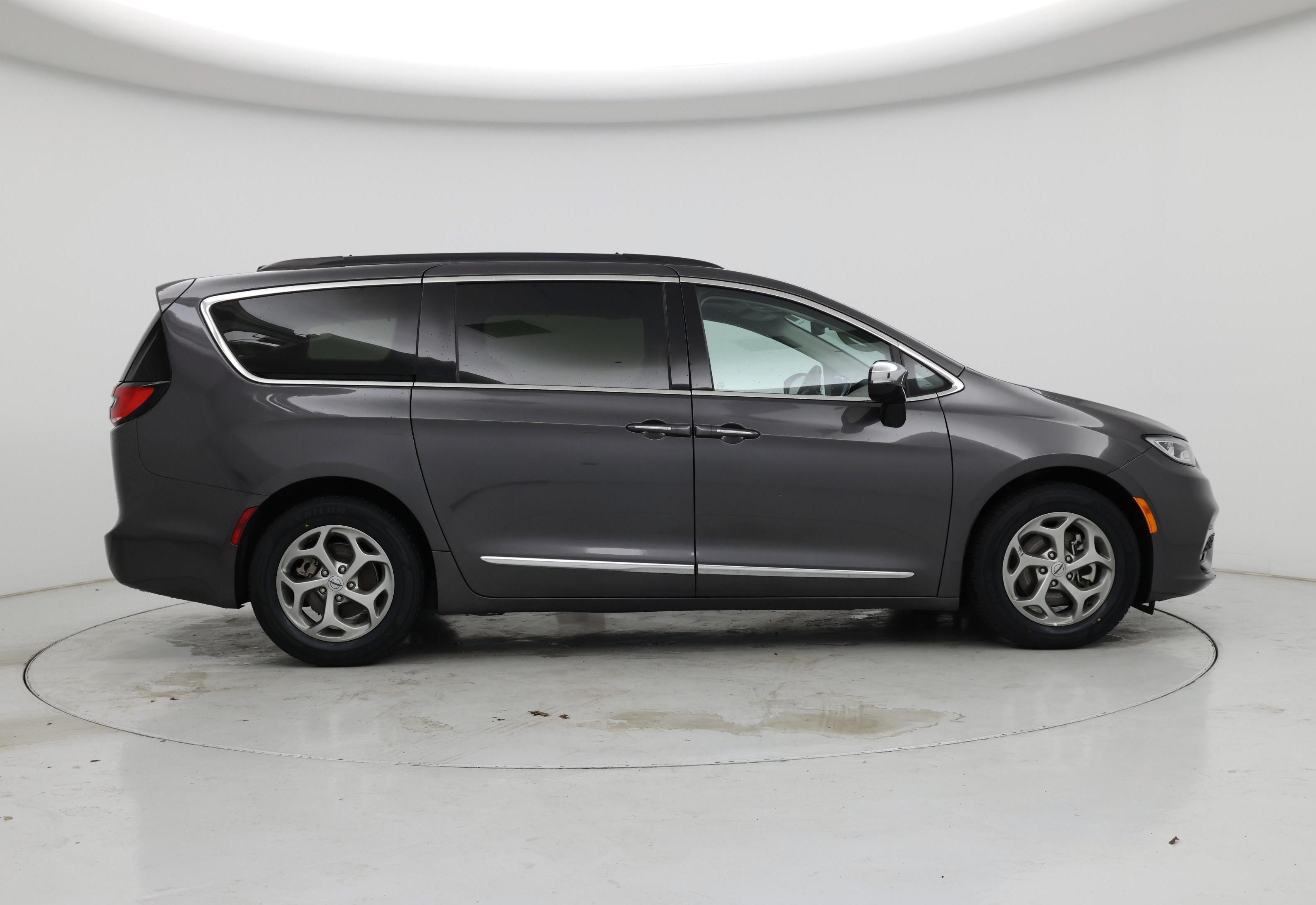 Thumbnail: 2023 Chrysler Pacifica - 7