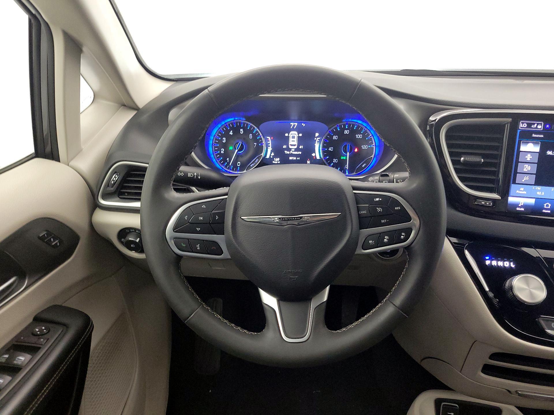 Thumbnail: 2023 Chrysler Pacifica - 10