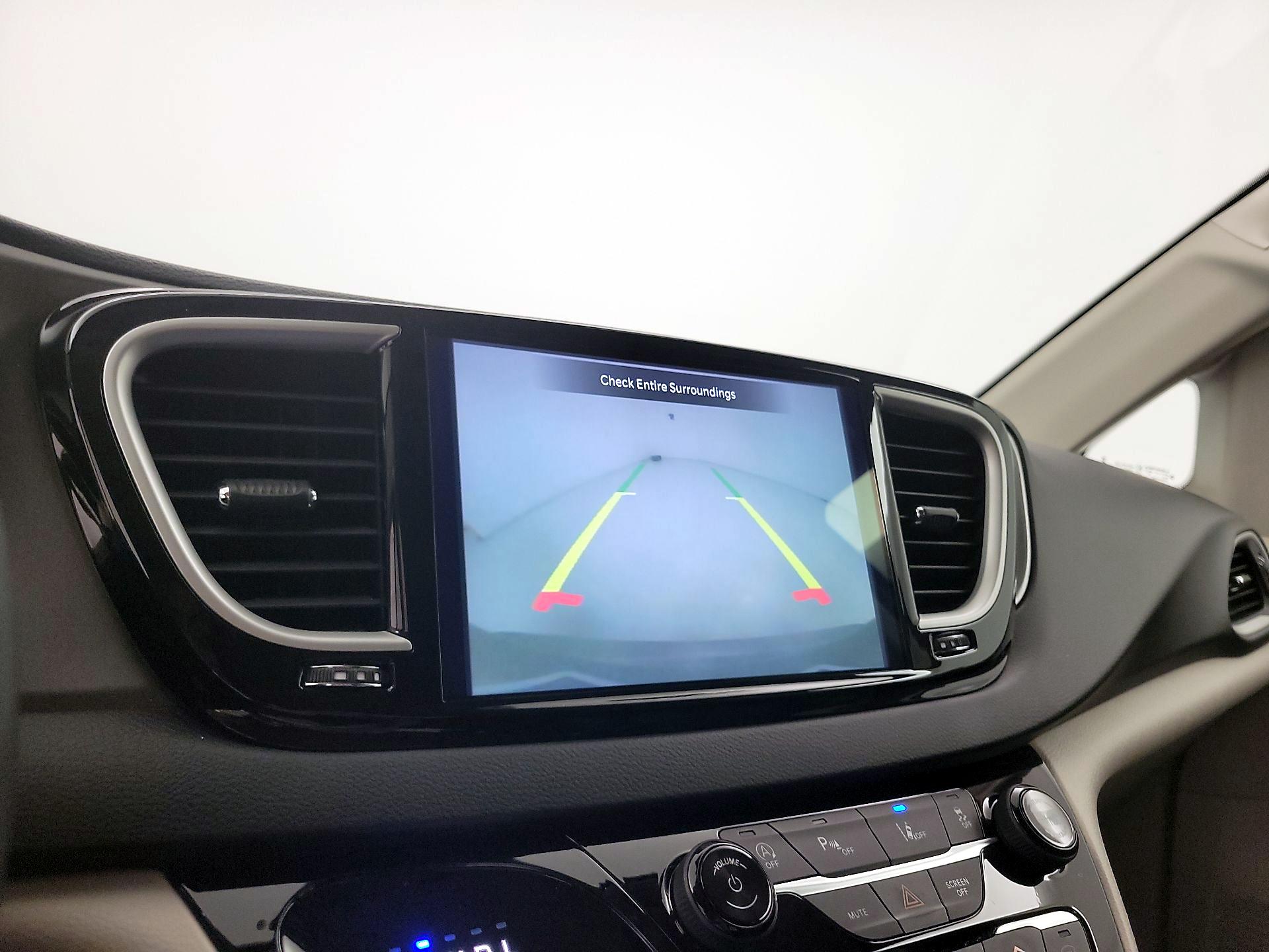 Thumbnail: 2023 Chrysler Pacifica - 13