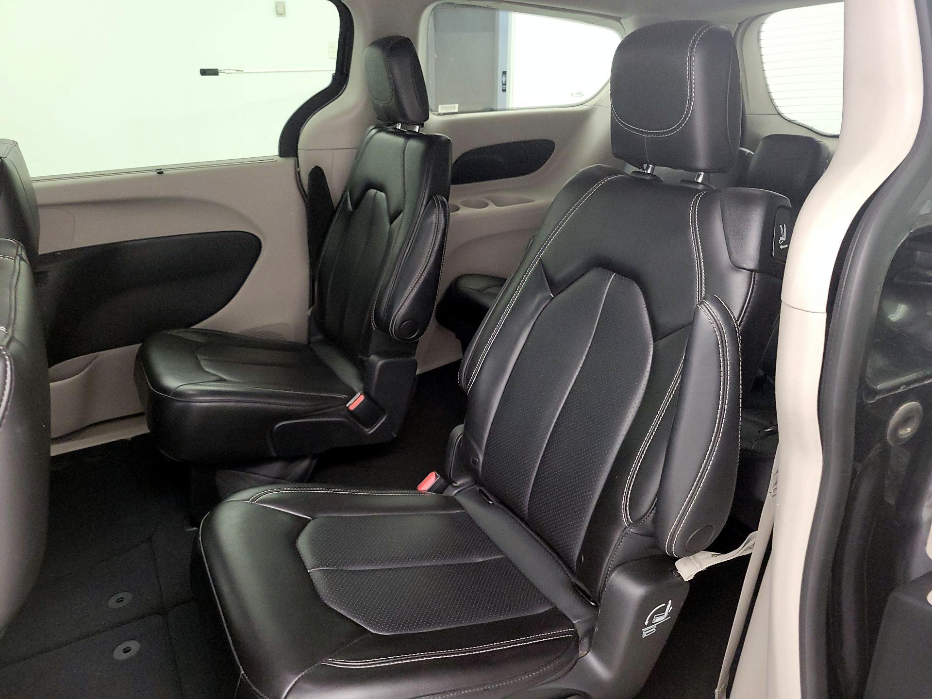 Thumbnail: 2023 Chrysler Pacifica - 18