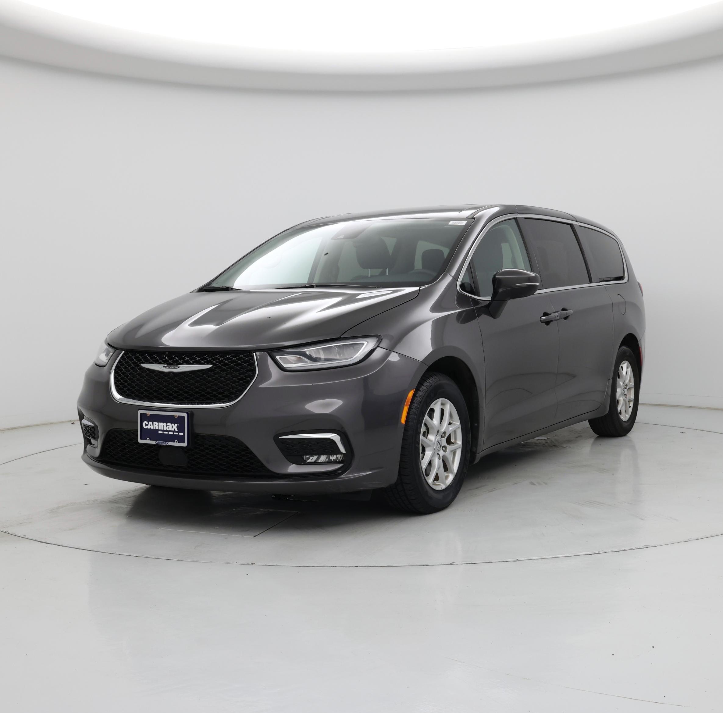 Thumbnail: 2023 Chrysler Pacifica - 4