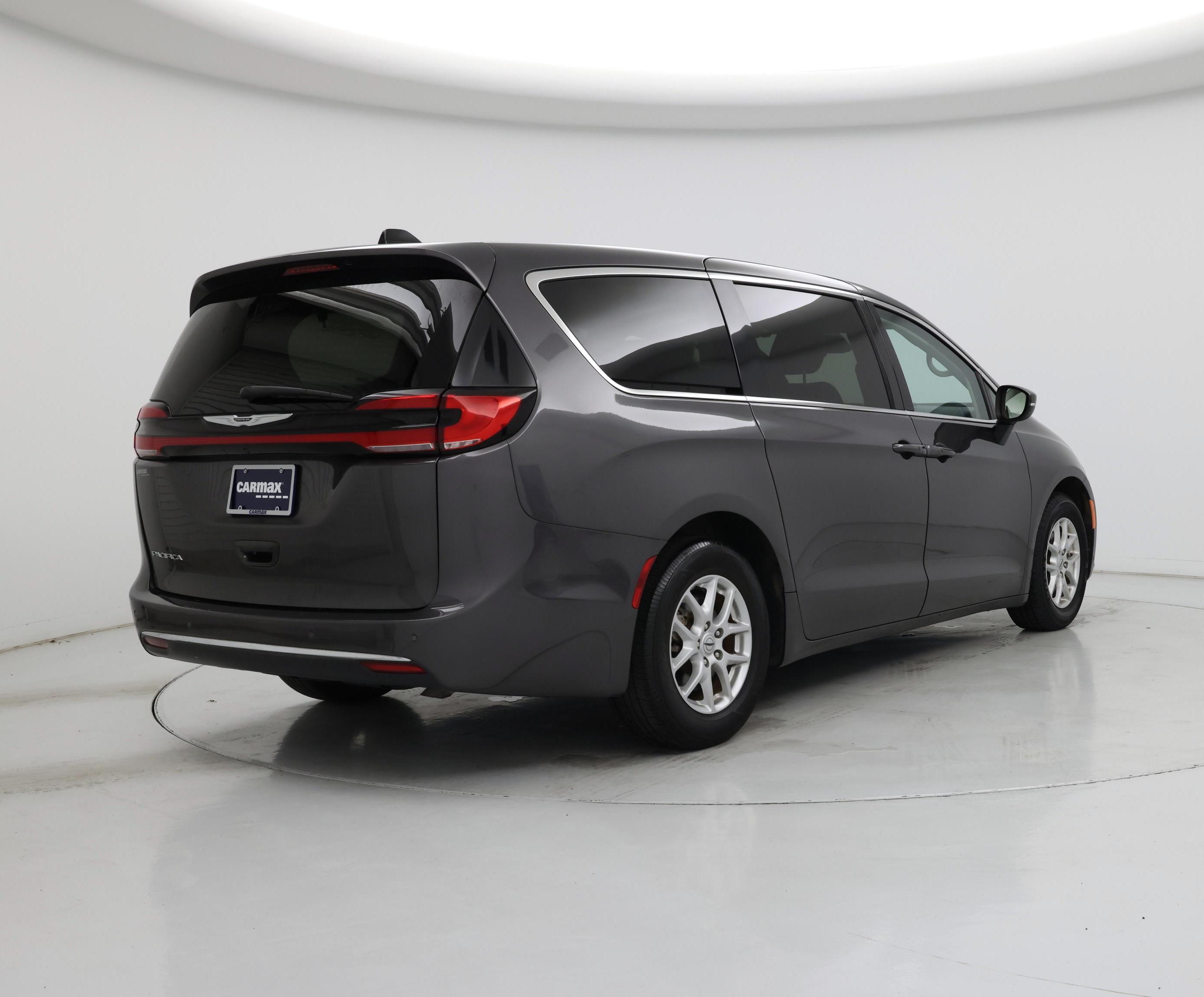 Thumbnail: 2023 Chrysler Pacifica - 8