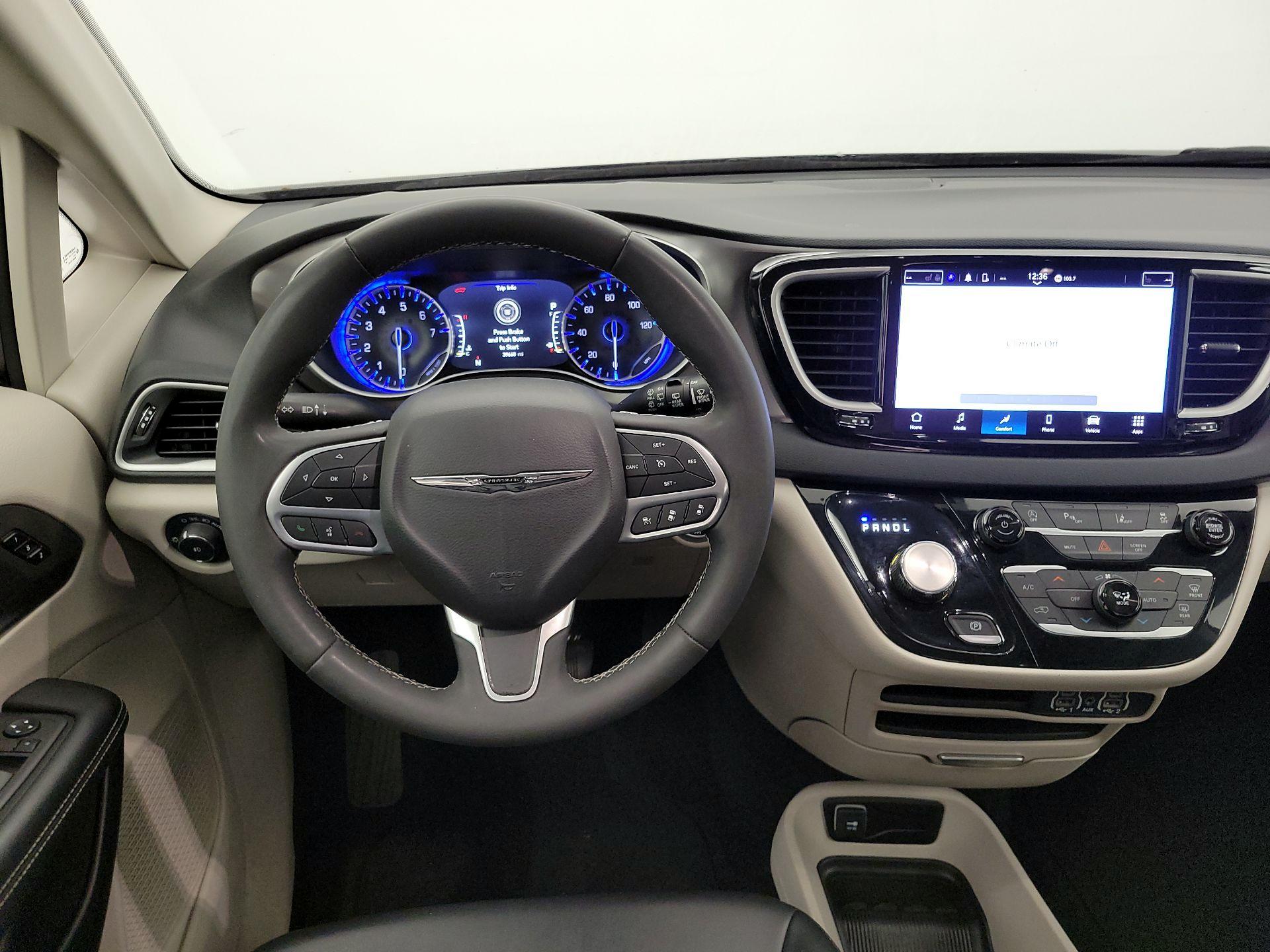 Thumbnail: 2023 Chrysler Pacifica - 10