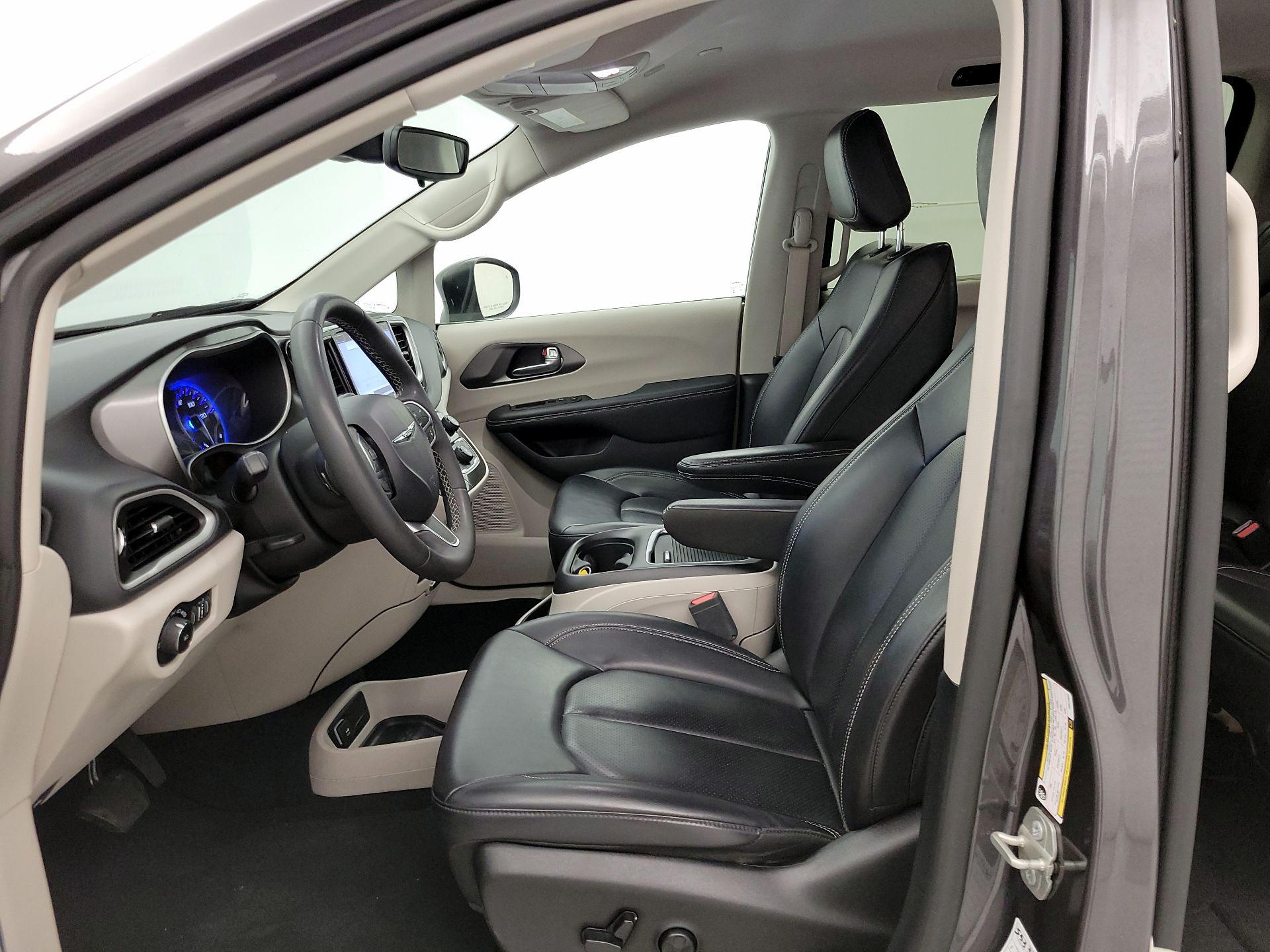 Thumbnail: 2023 Chrysler Pacifica - 11