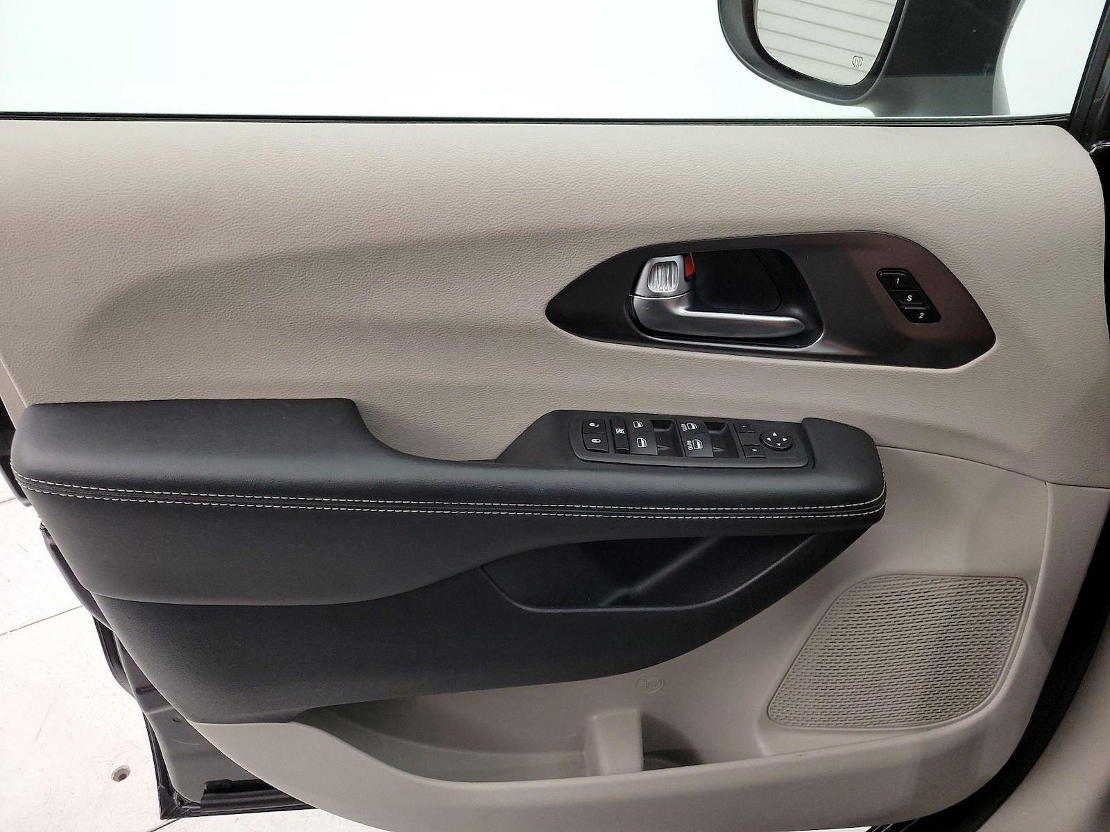 2023 Chrysler Pacifica Touring L - Photo 13