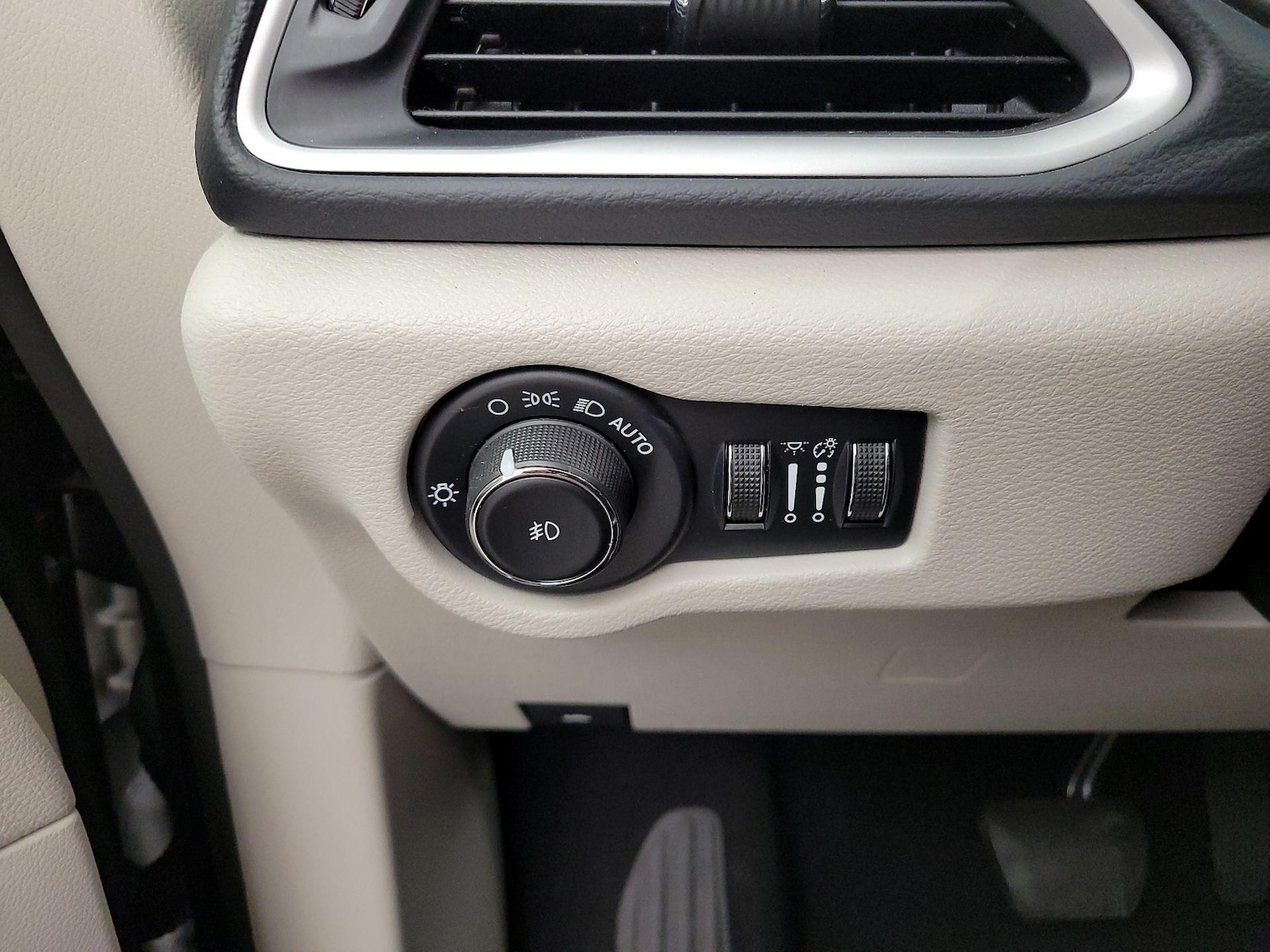 2023 Chrysler Pacifica Touring L - Photo 14
