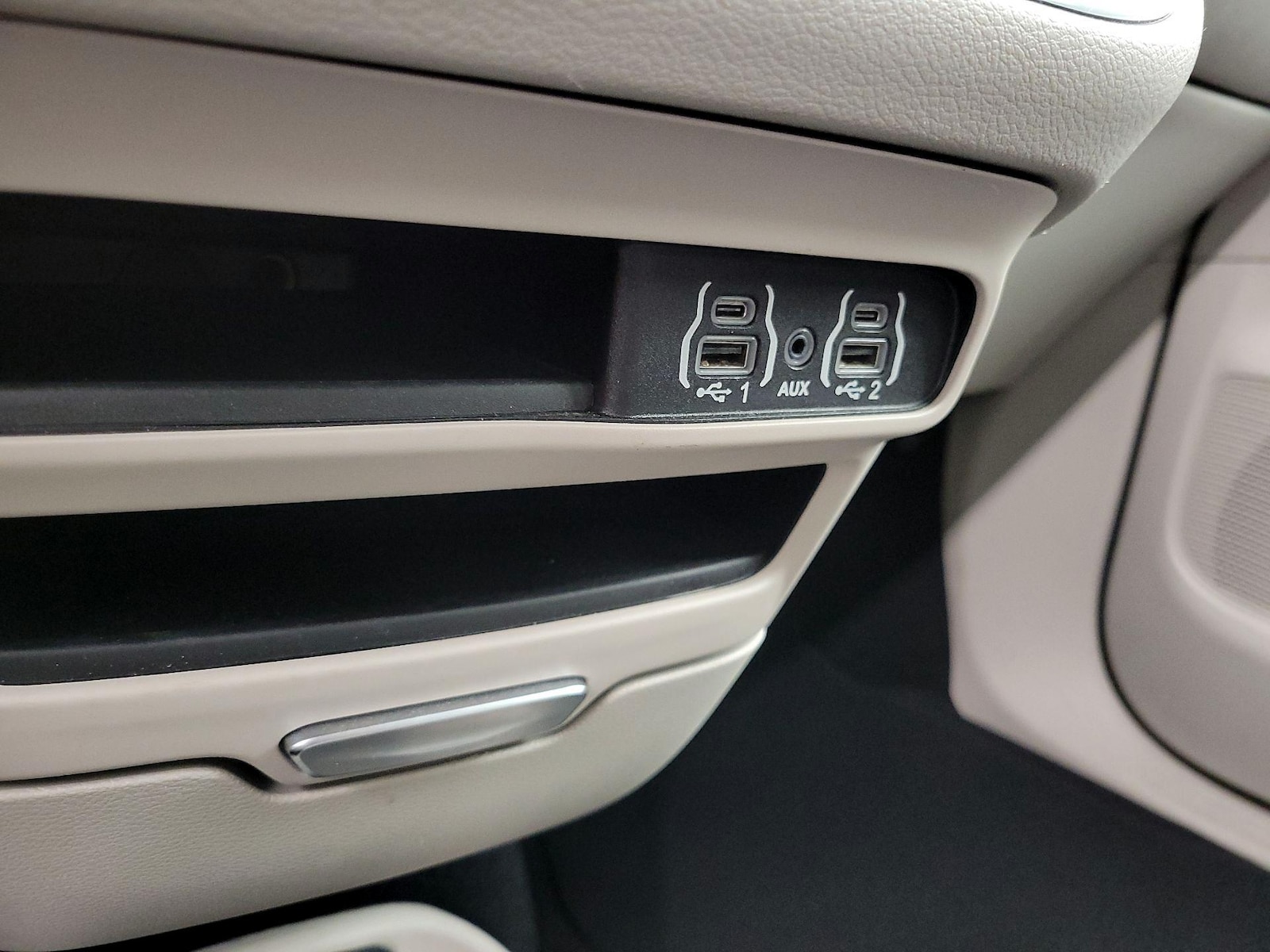 2023 Chrysler Pacifica Touring L - Photo 19