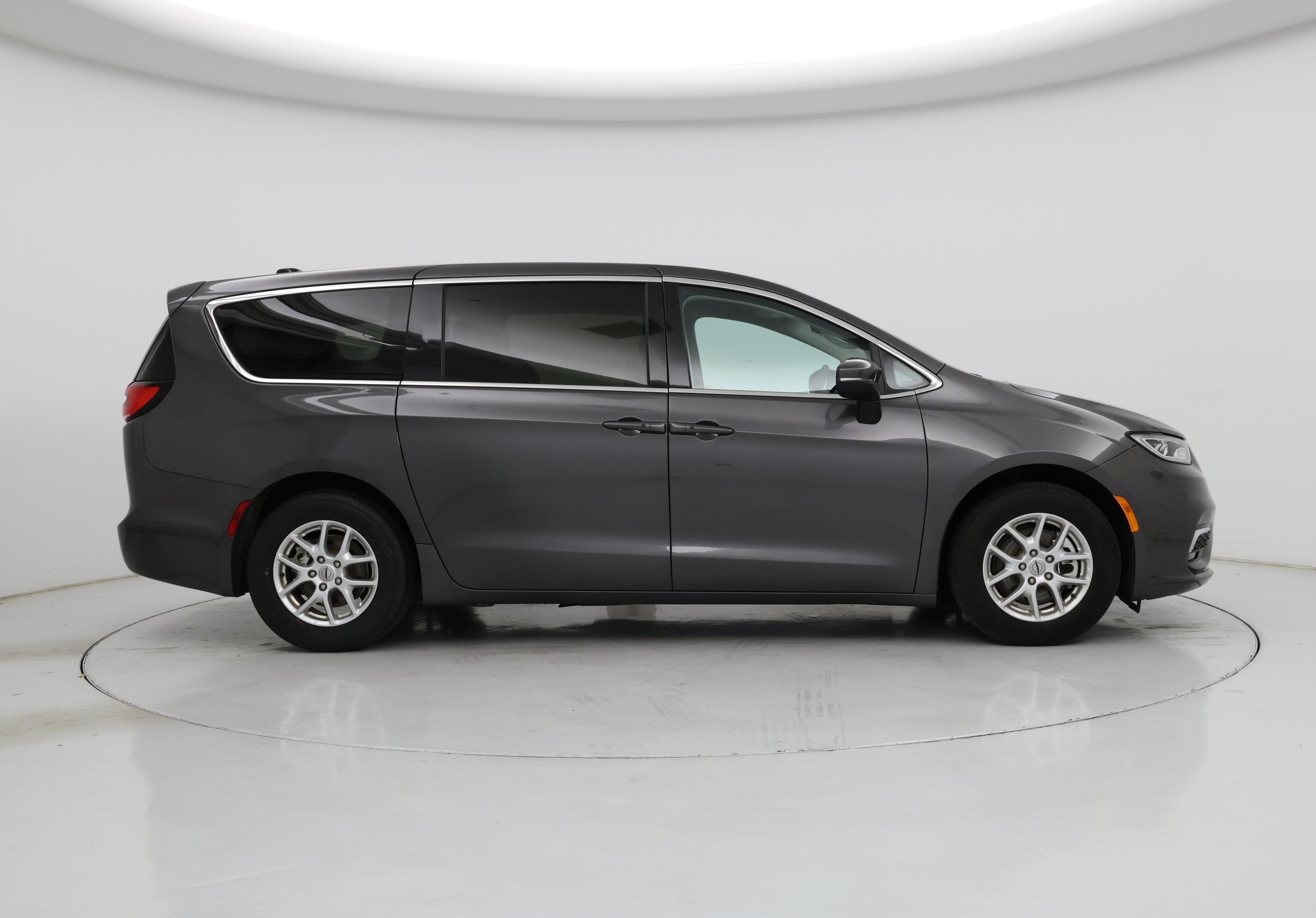 Thumbnail: 2023 Chrysler Pacifica - 7