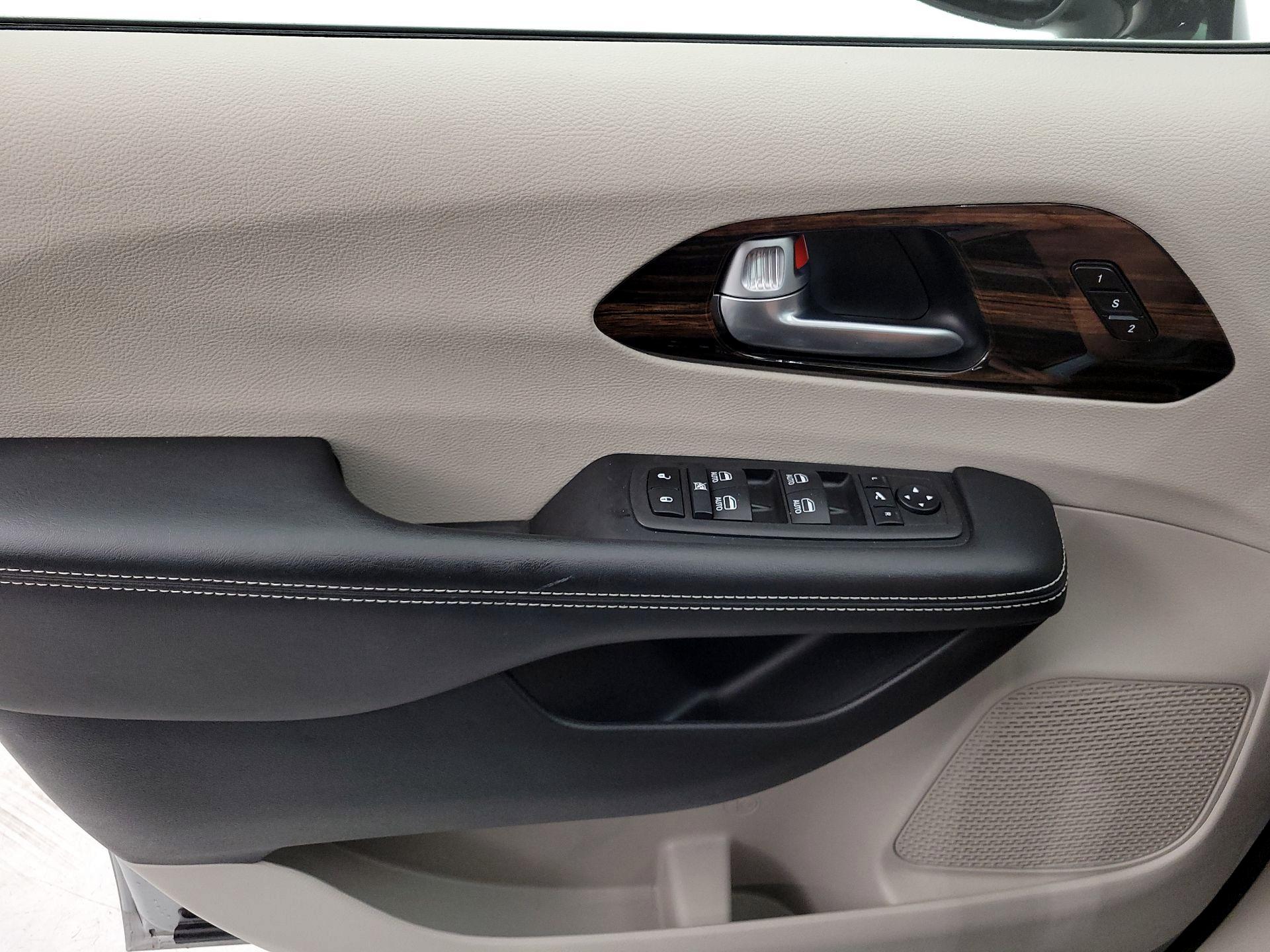 Thumbnail: 2024 Chrysler Pacifica - 12