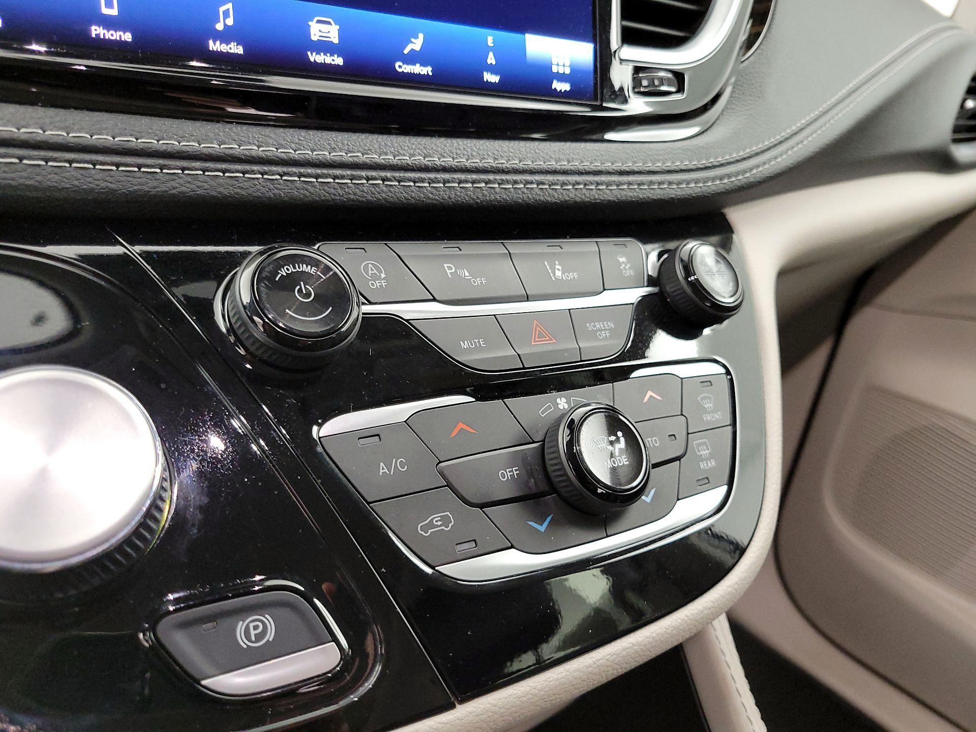 Thumbnail: 2024 Chrysler Pacifica - 17
