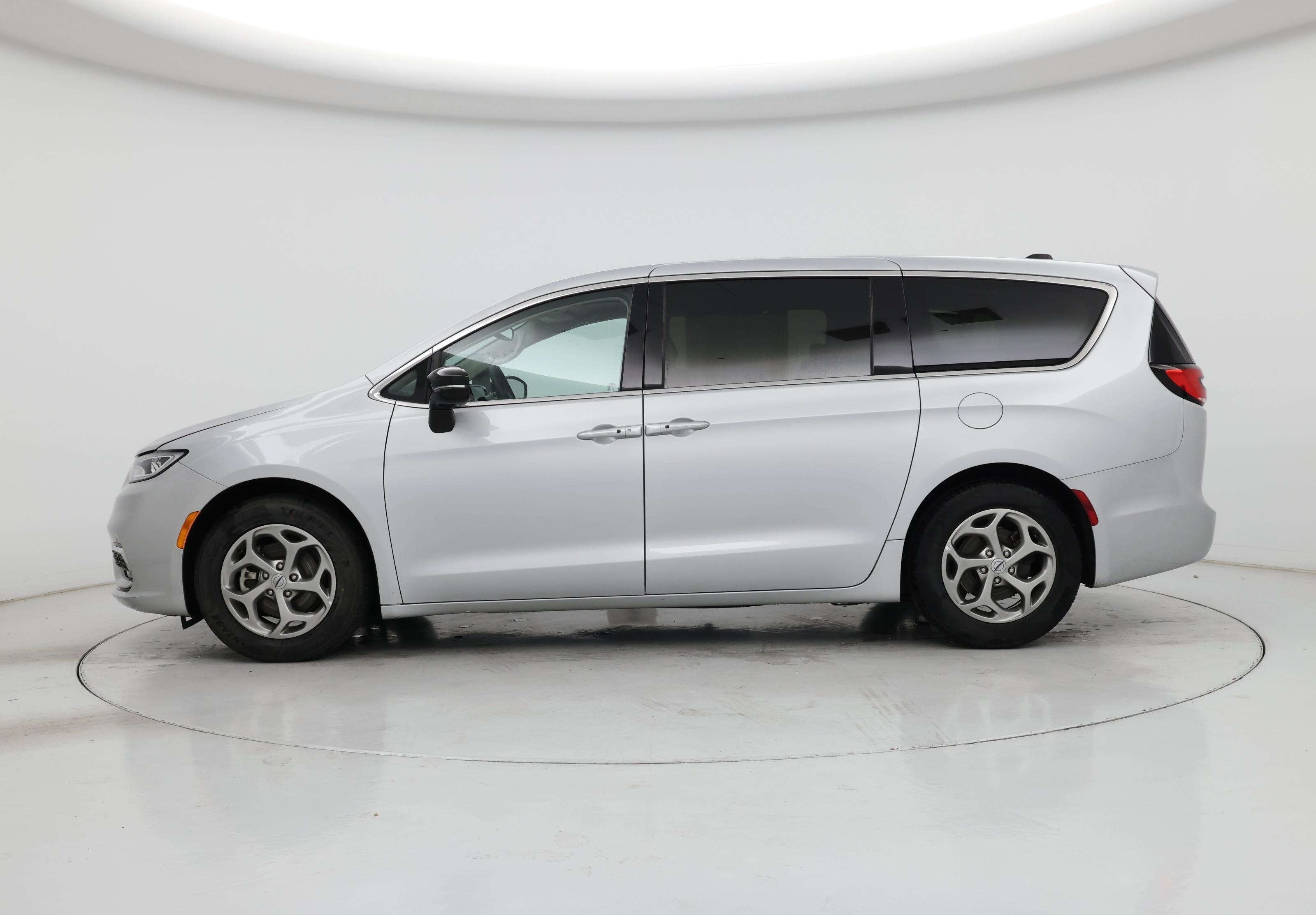 Thumbnail: 2024 Chrysler Pacifica - 3