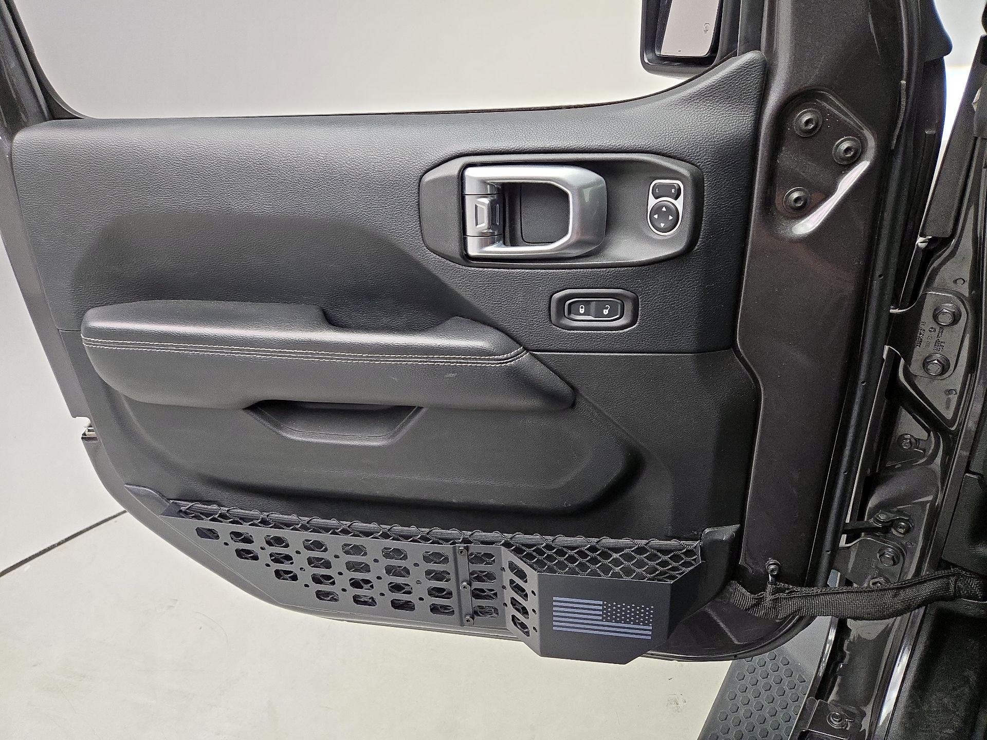 Thumbnail: 2018 Jeep Wrangler - 12