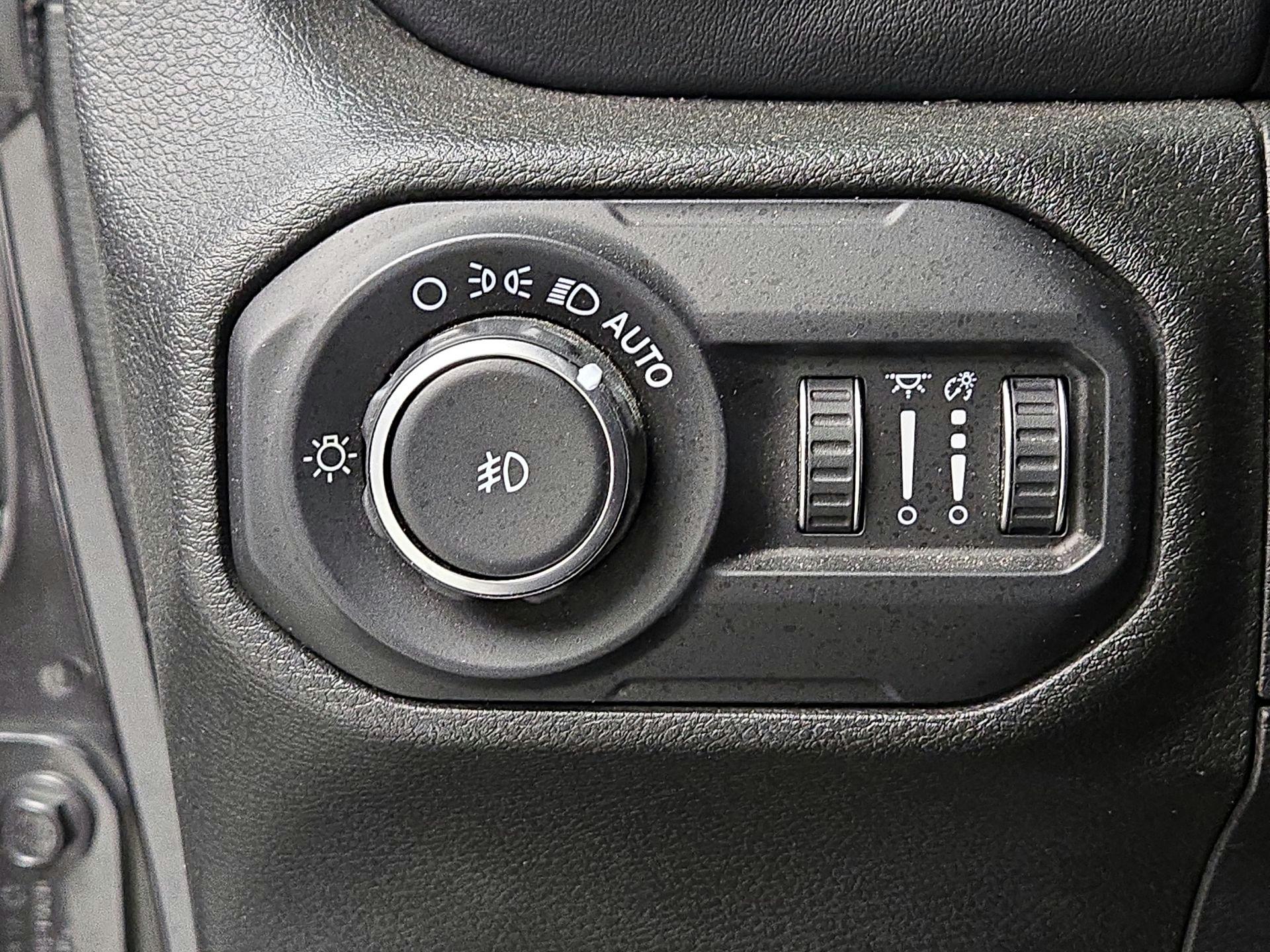 Thumbnail: 2018 Jeep Wrangler - 13